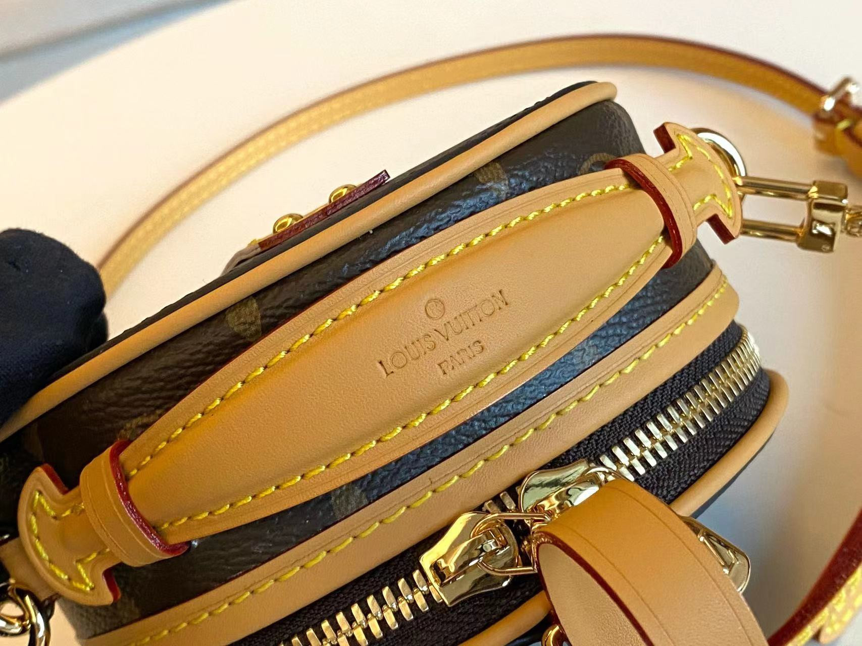 LV Mini Boite Chapeau M44699