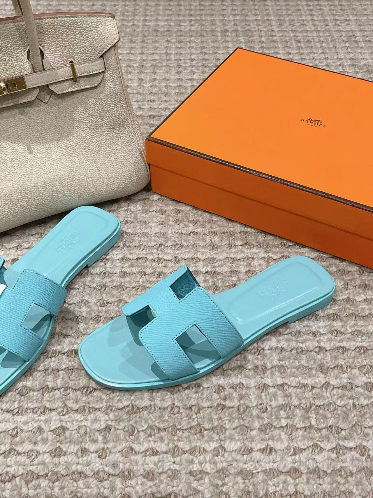 UA Hermès Oran sandal