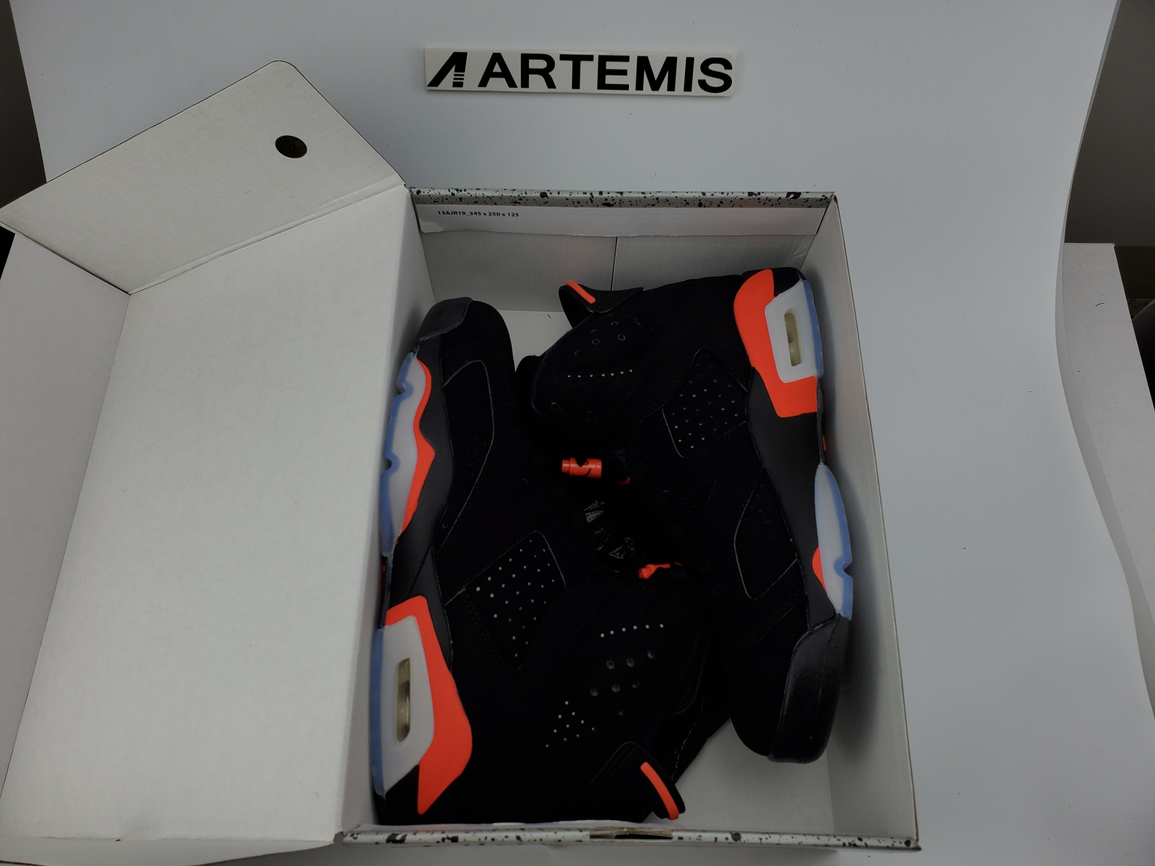 Jordan 6 Retro Black Infrared (2019)