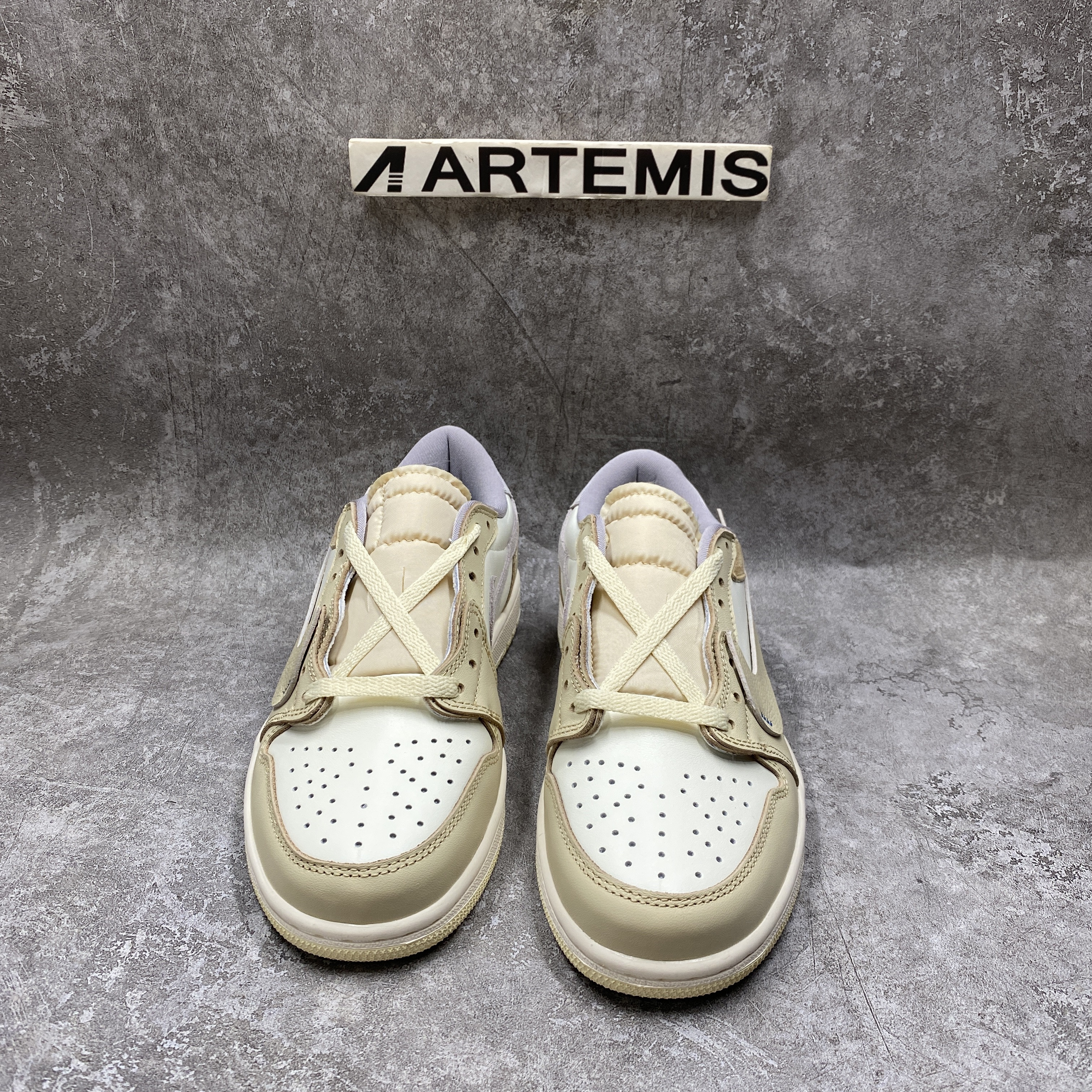 Off-White x Nike Air Jordan 1 Low