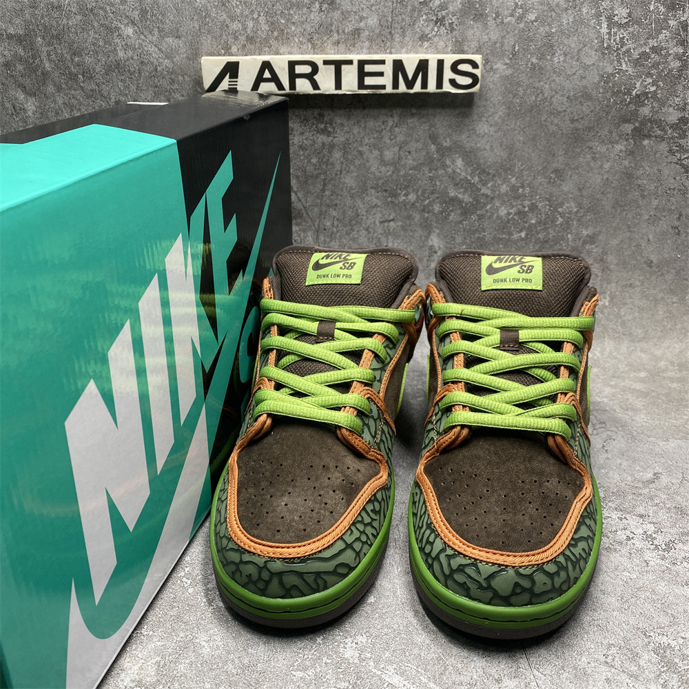 NIKE SB DUNK LOW