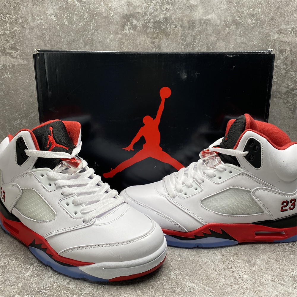 AIR JORDAN 5 RETRO