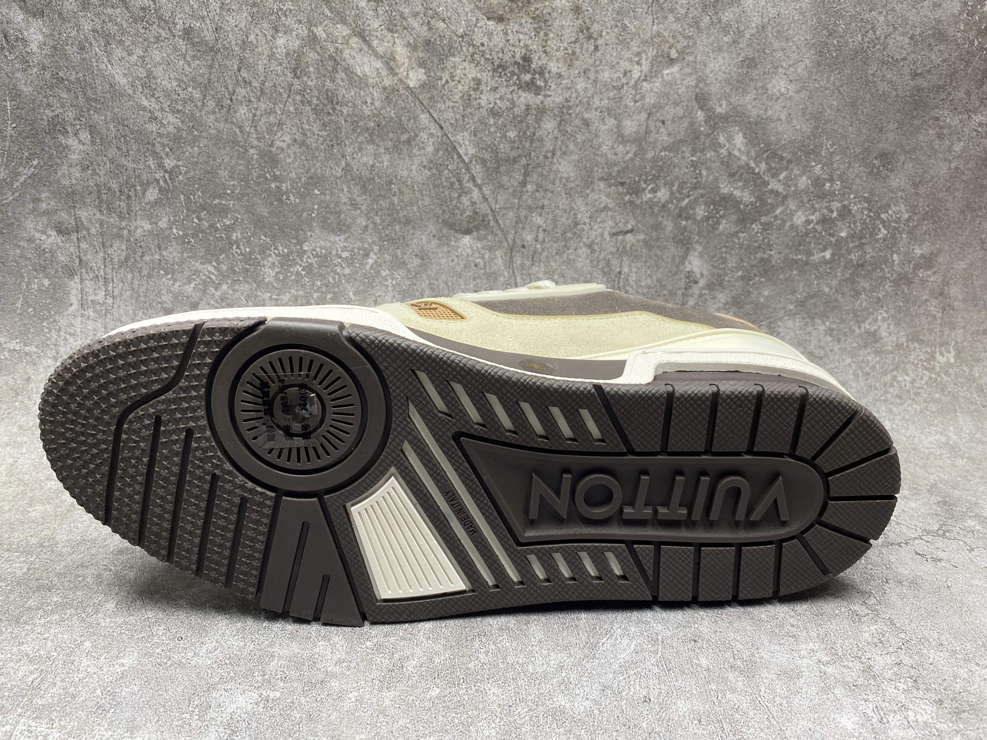 UA LV trainer Sneakers