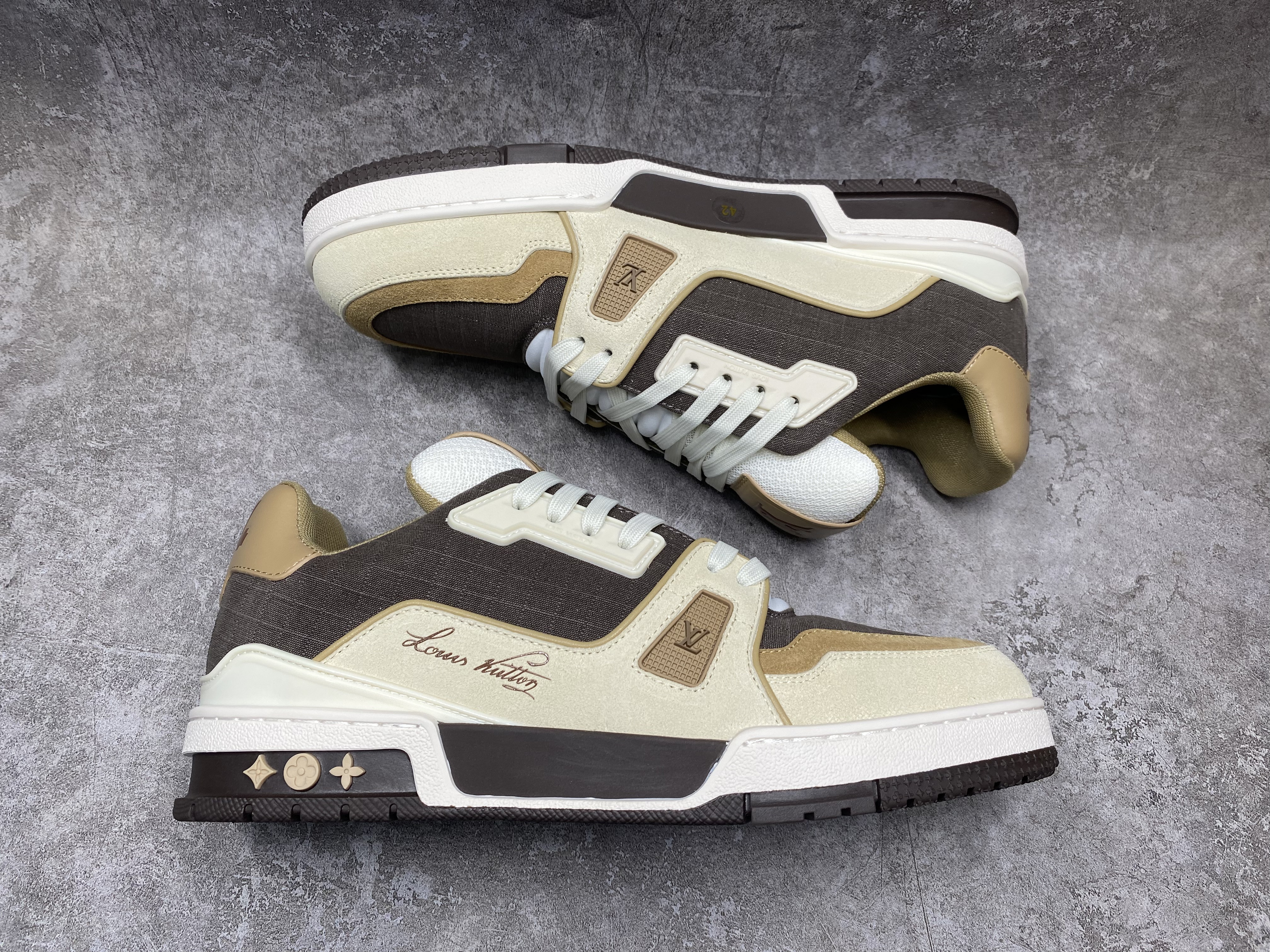 UA LV trainer Sneakers