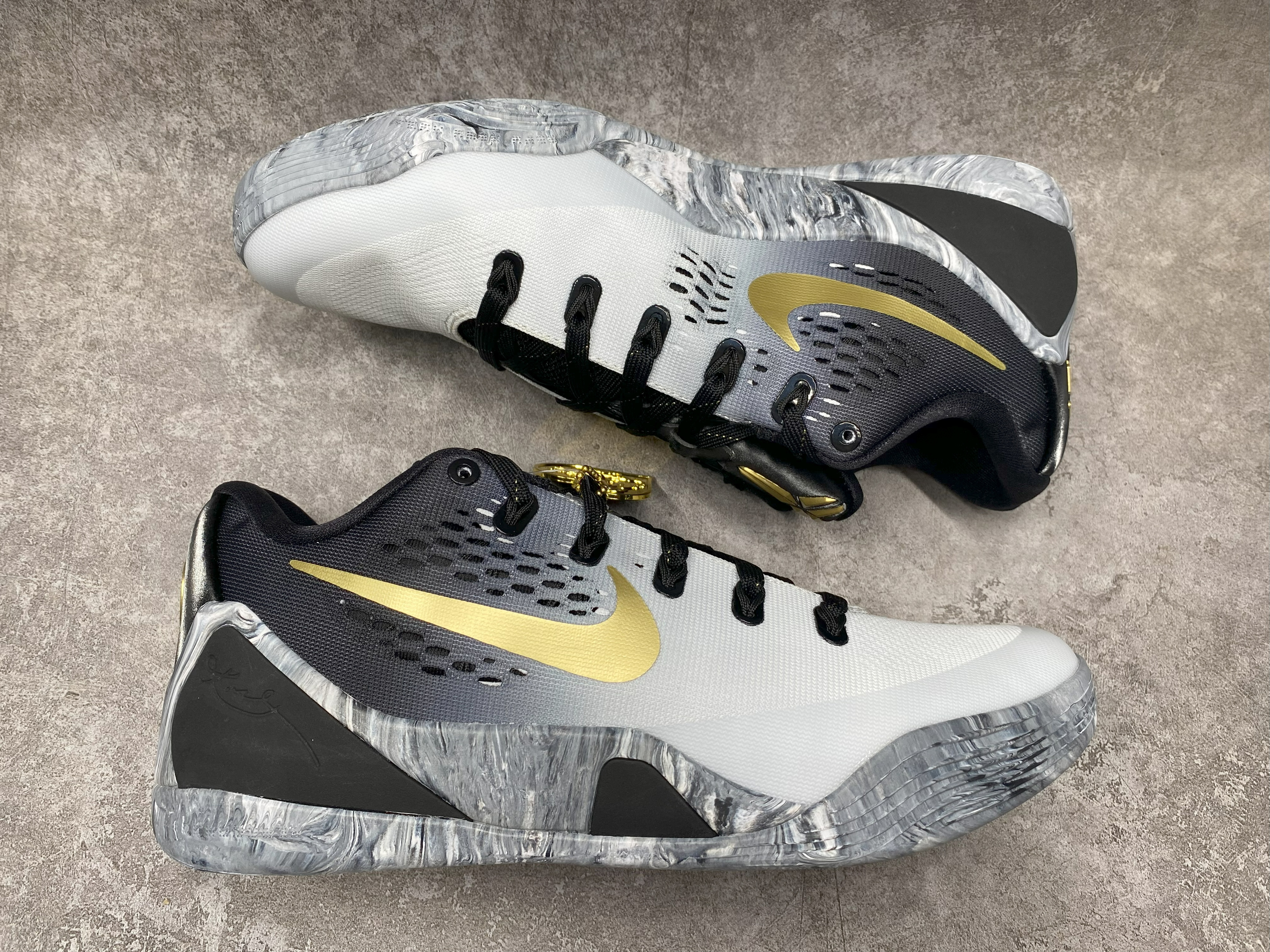 UA Nike Kobe 9 EM Low Protro