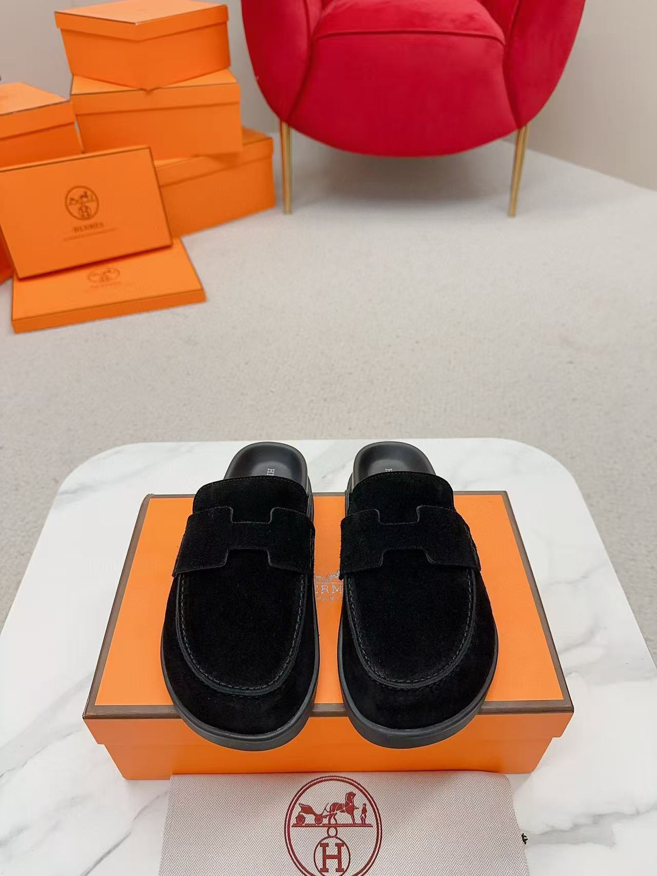 UA Hermès slippers