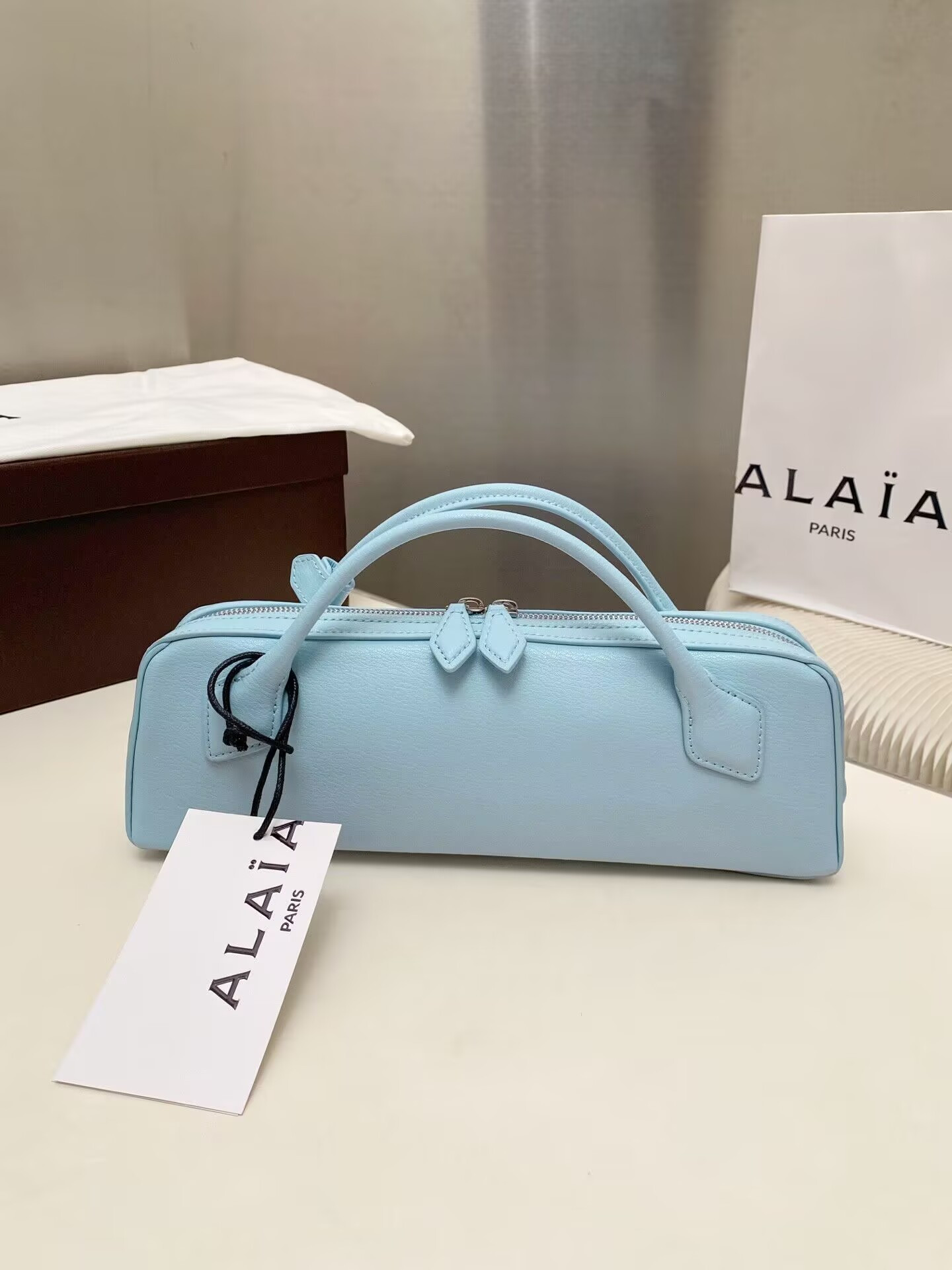 ALAÏA Le Teckel Clutch 31x17x10 cm