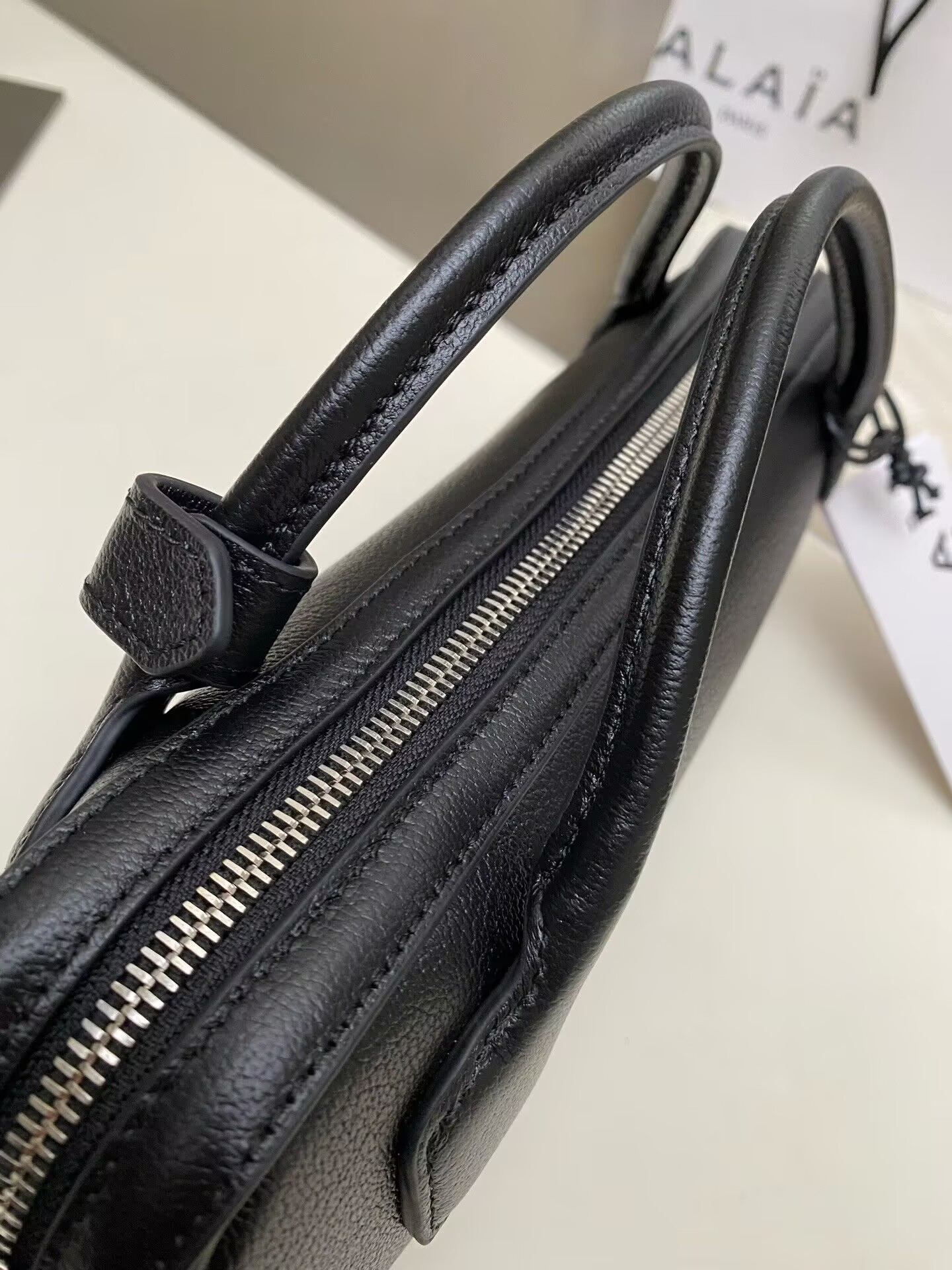 ALAÏA Le Teckel Clutch 31x17x10 cm