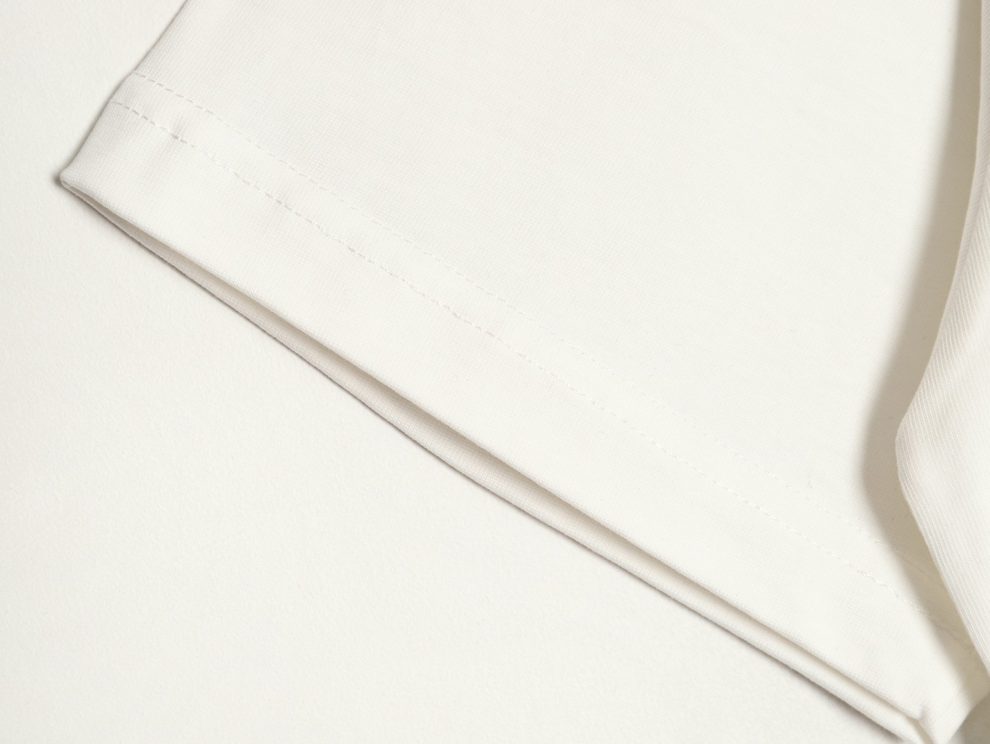 G*u*i x ba*len*cia*ga 25ss short-sleeved t-shirt