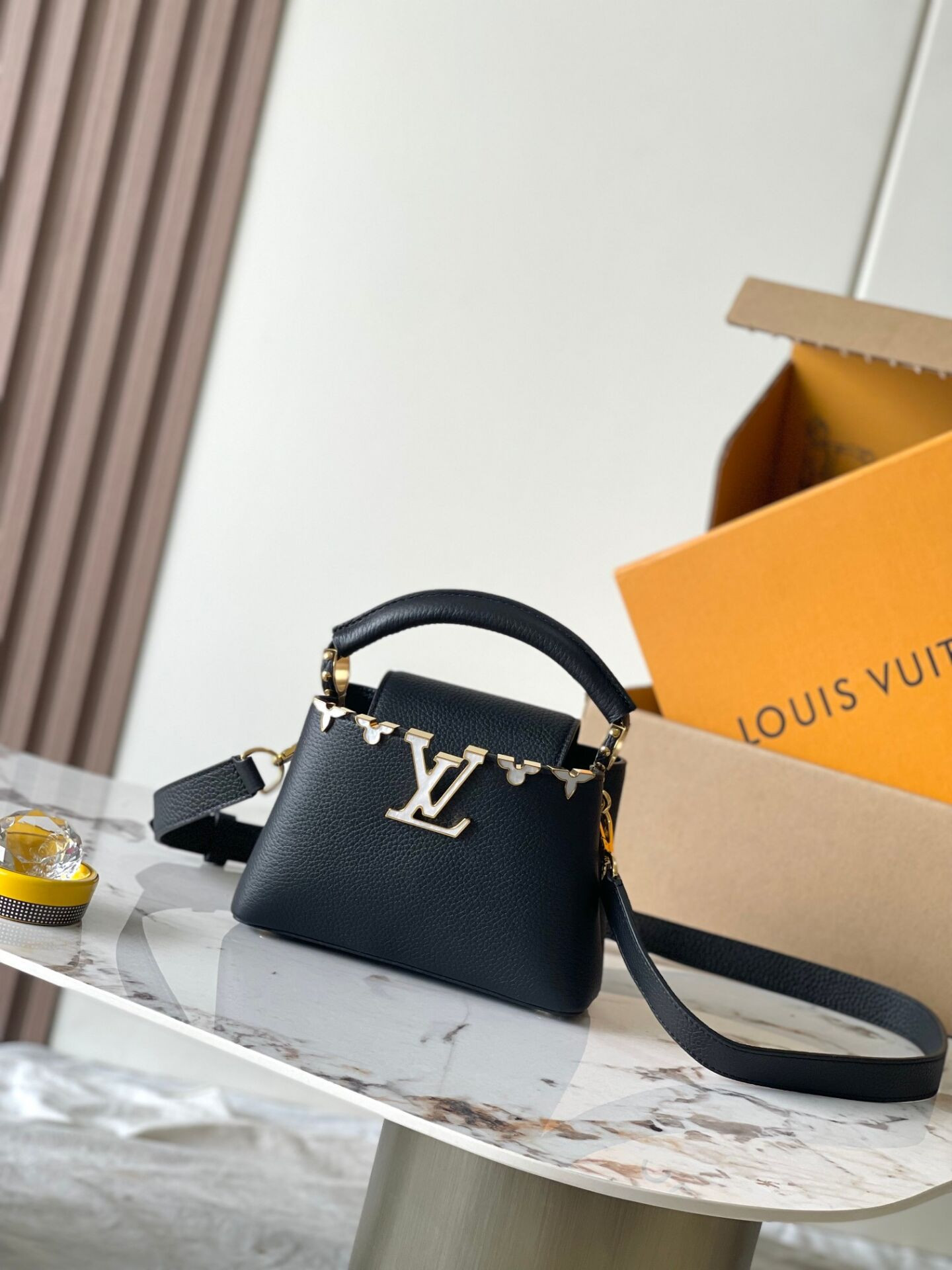 LV Capucines Mini M11342 21x14x8cm
