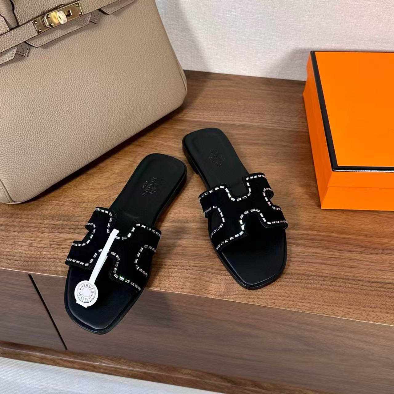 UA Hermès Oran sandal