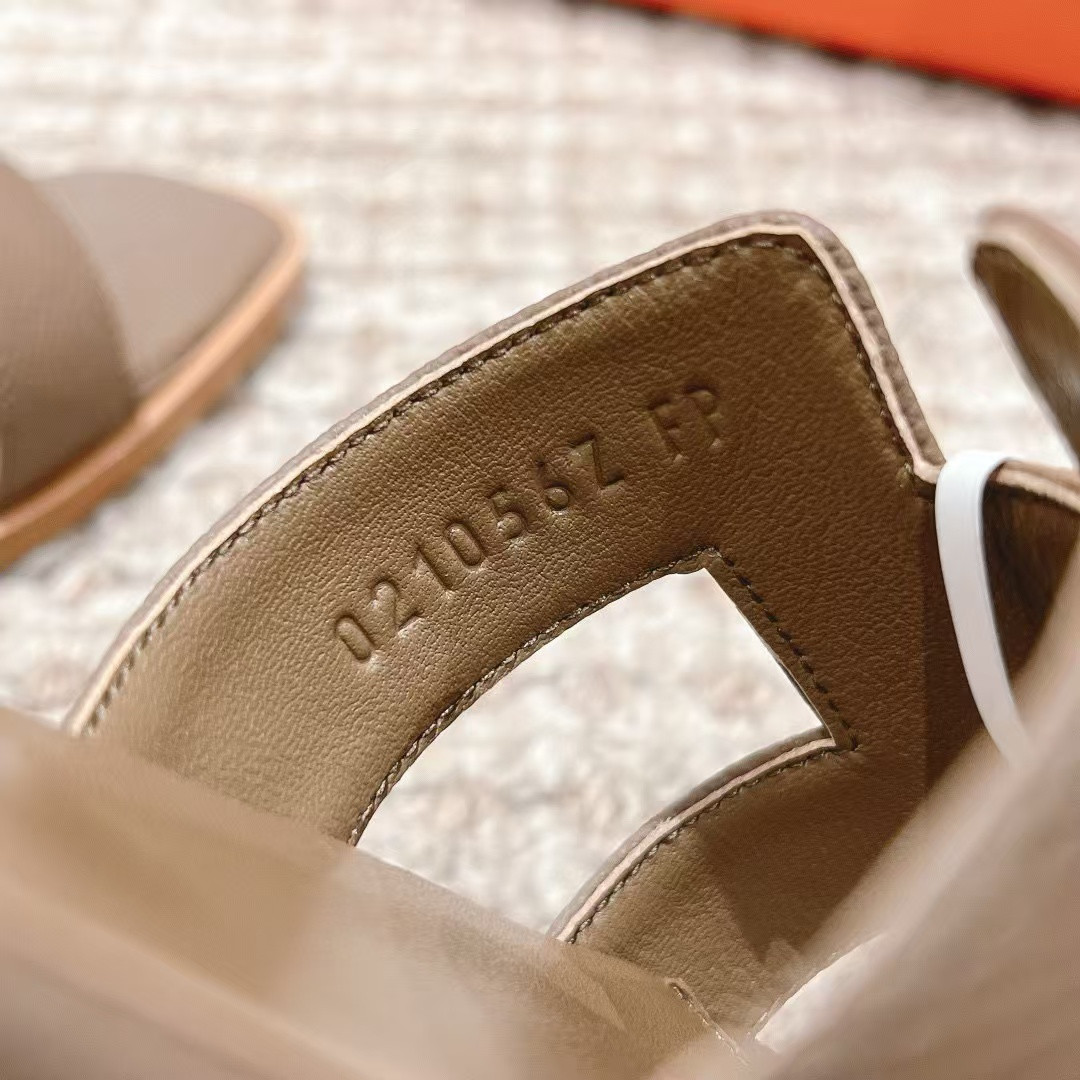 UA Hermès Oran sandal