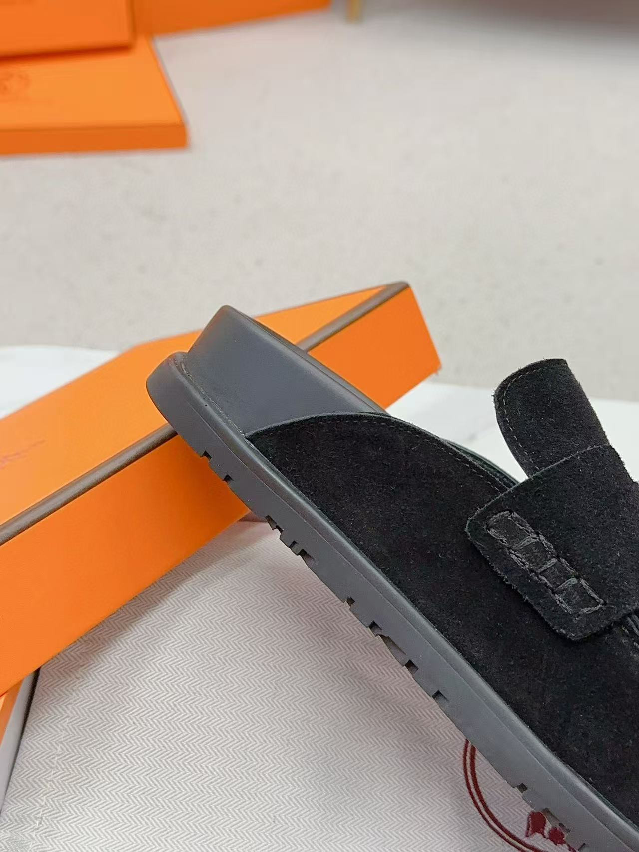 UA Hermès slippers