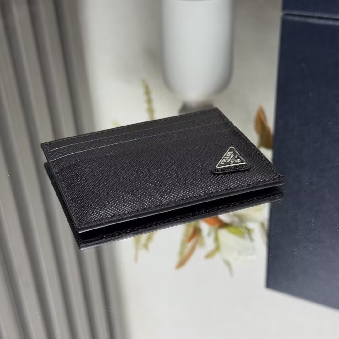 Pra*a card holder