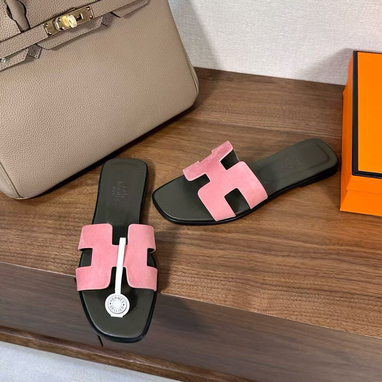UA Hermès Oran sandal