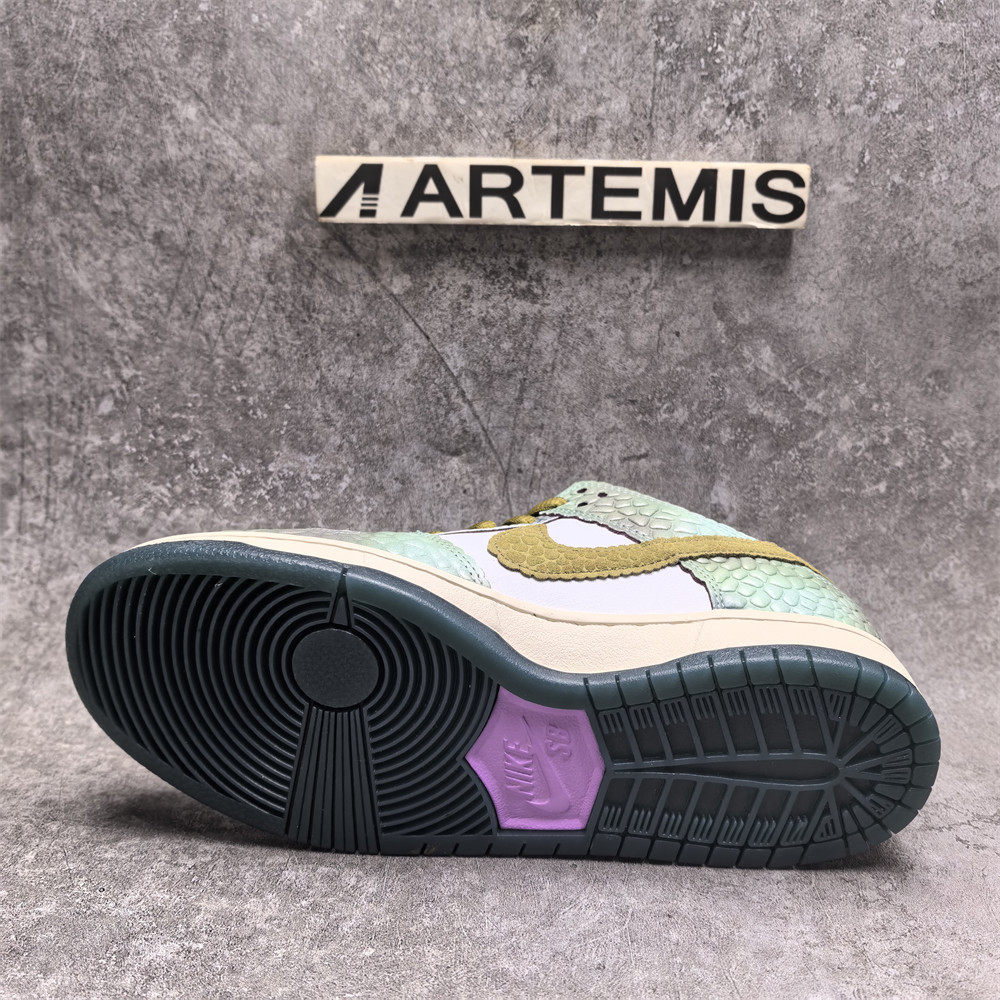 UA Nike SB Dunk Low Alexis Sablone Chameleon