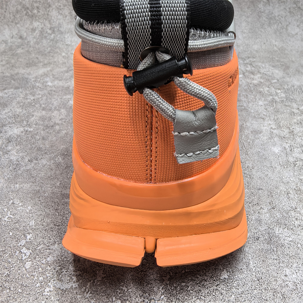 ua Can*a Go*e glacier trail sneaker