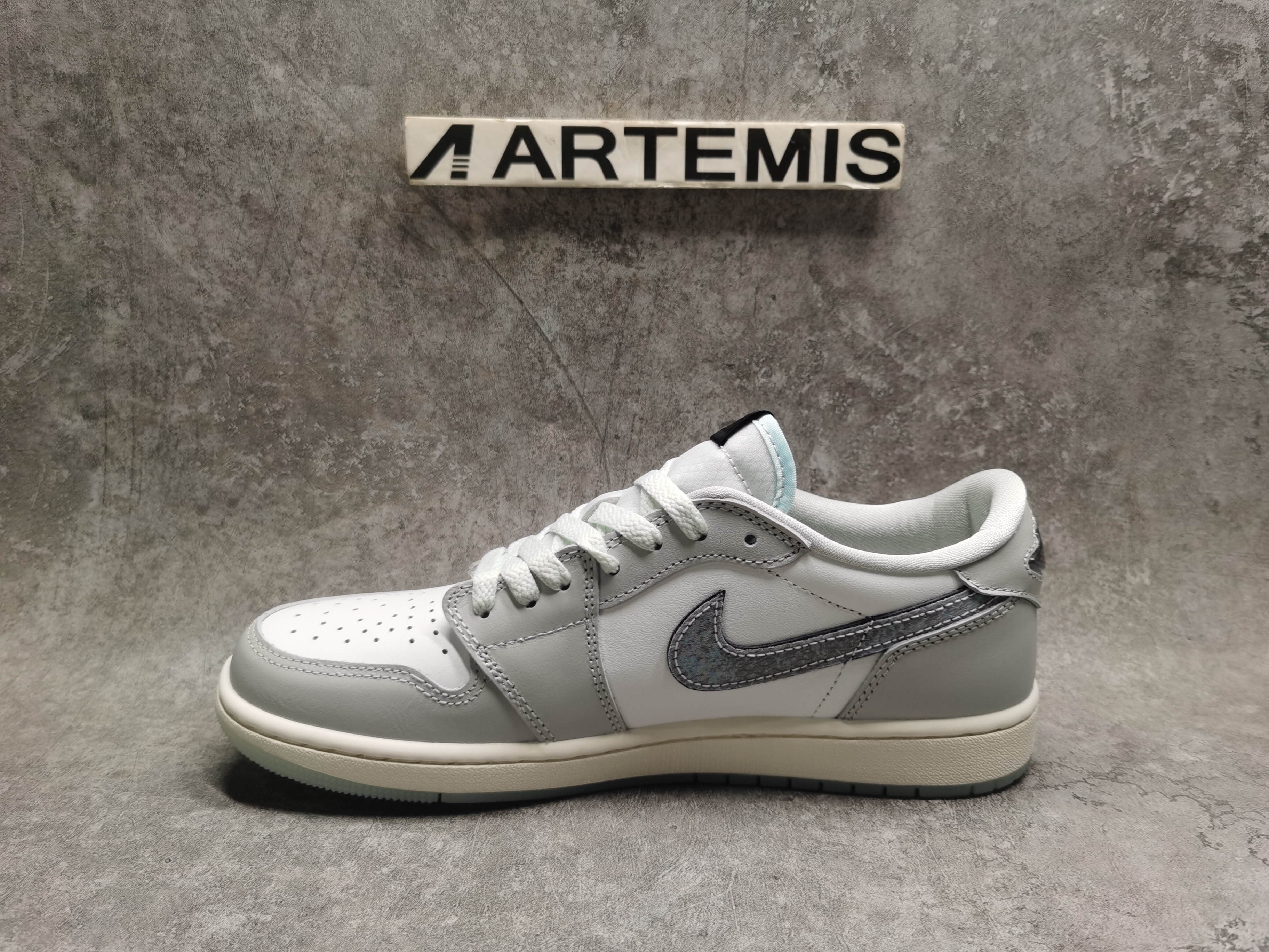 UA Jordan 1 Retro Low OG