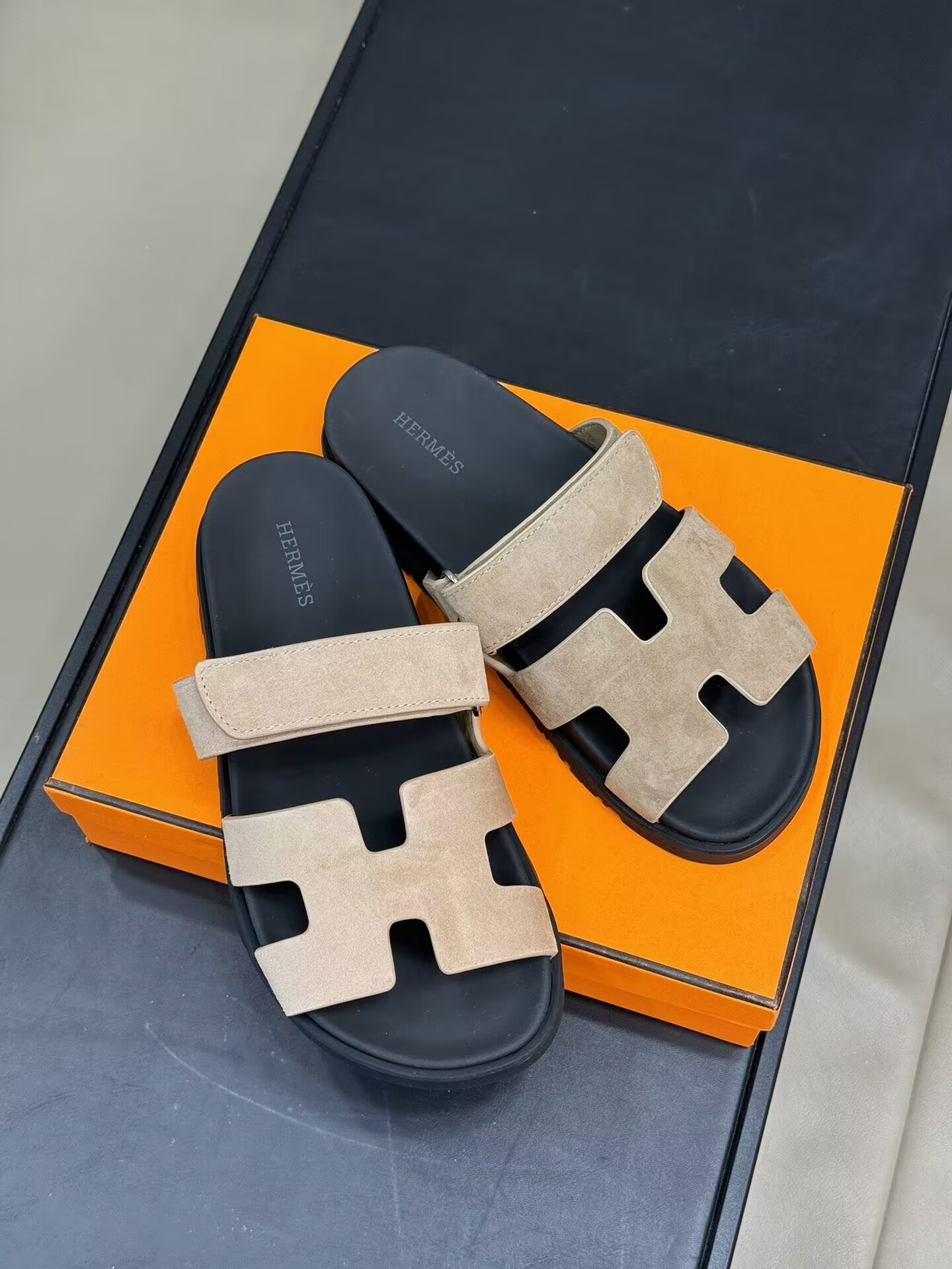 UA Hermès Chypre sandal