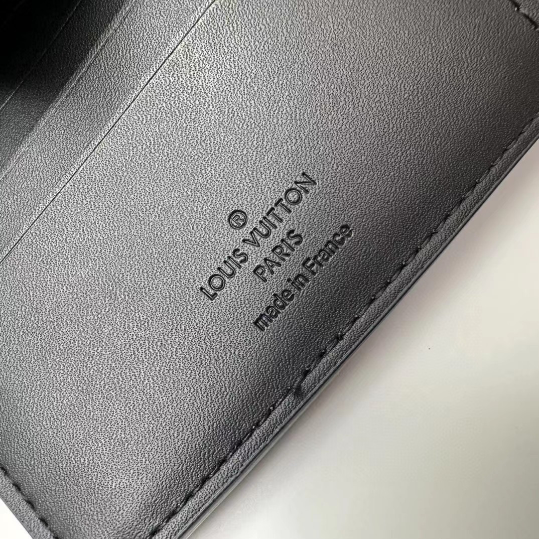 LV Short clip multiple wallet M82072