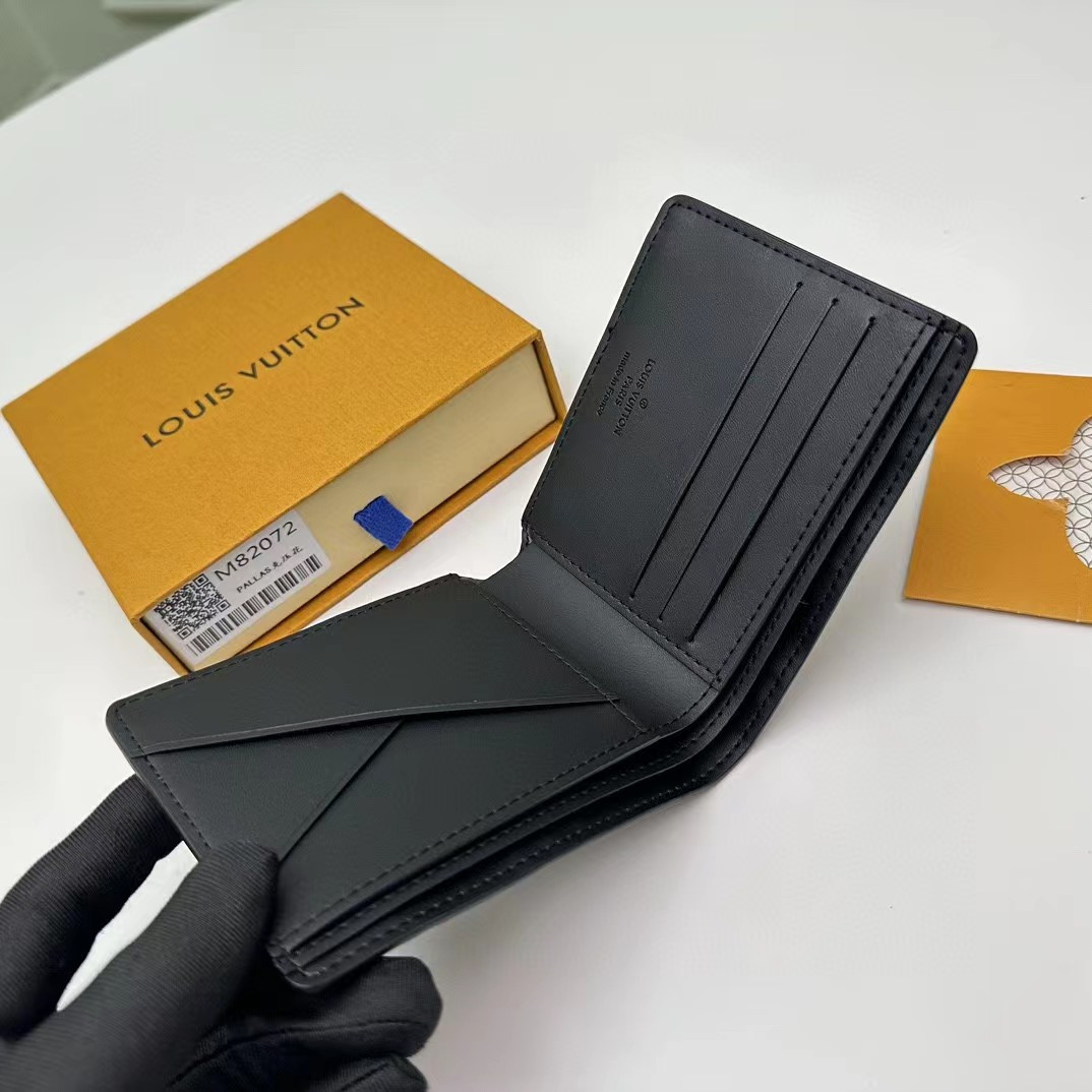 LV Short clip multiple wallet M82072