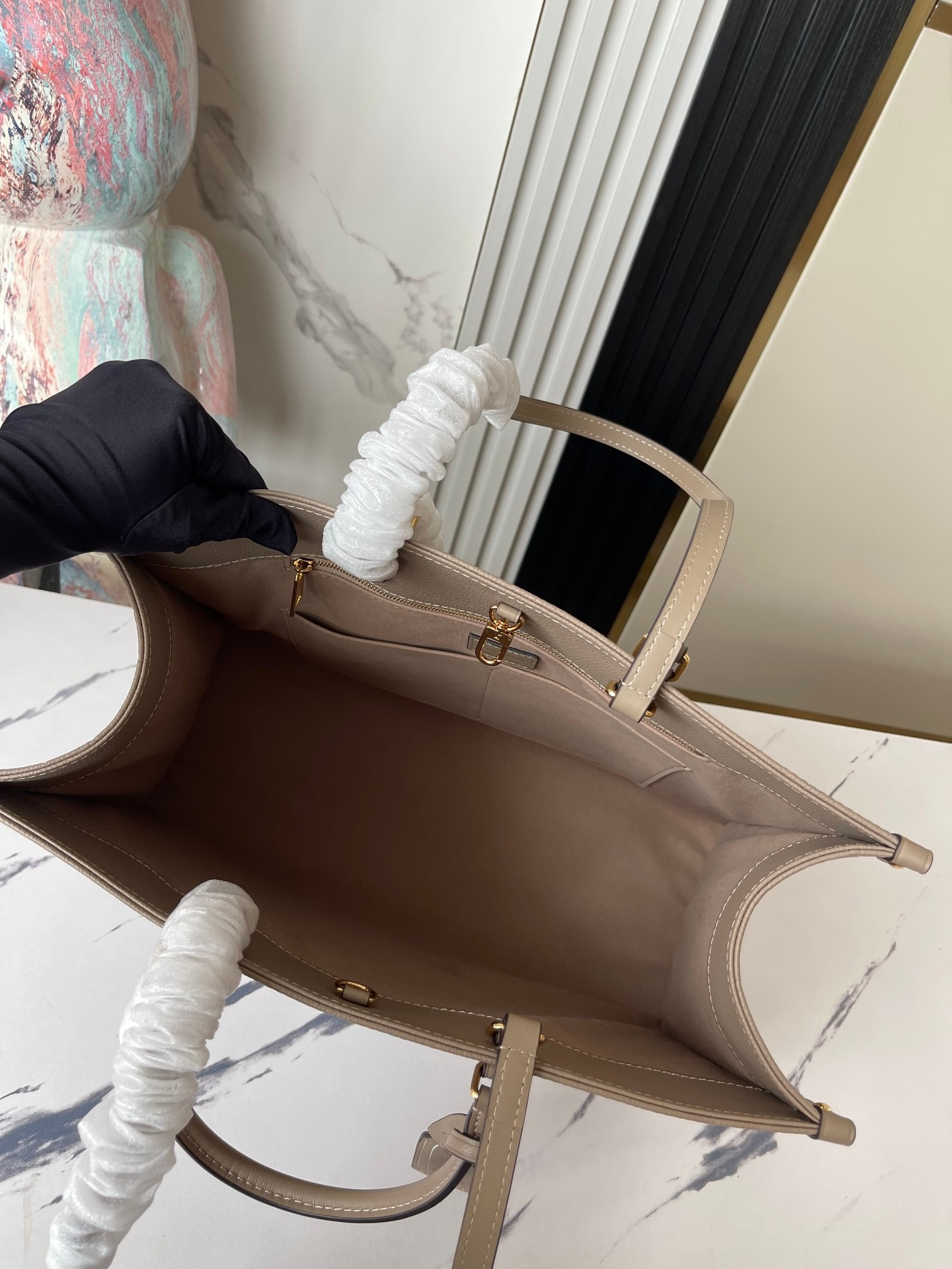 LV OnTheGo GM M449251 16.1 x 13.4 x 7.5inches