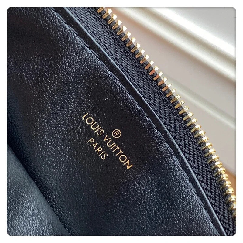 LV FELICIE POCHETTE M69977