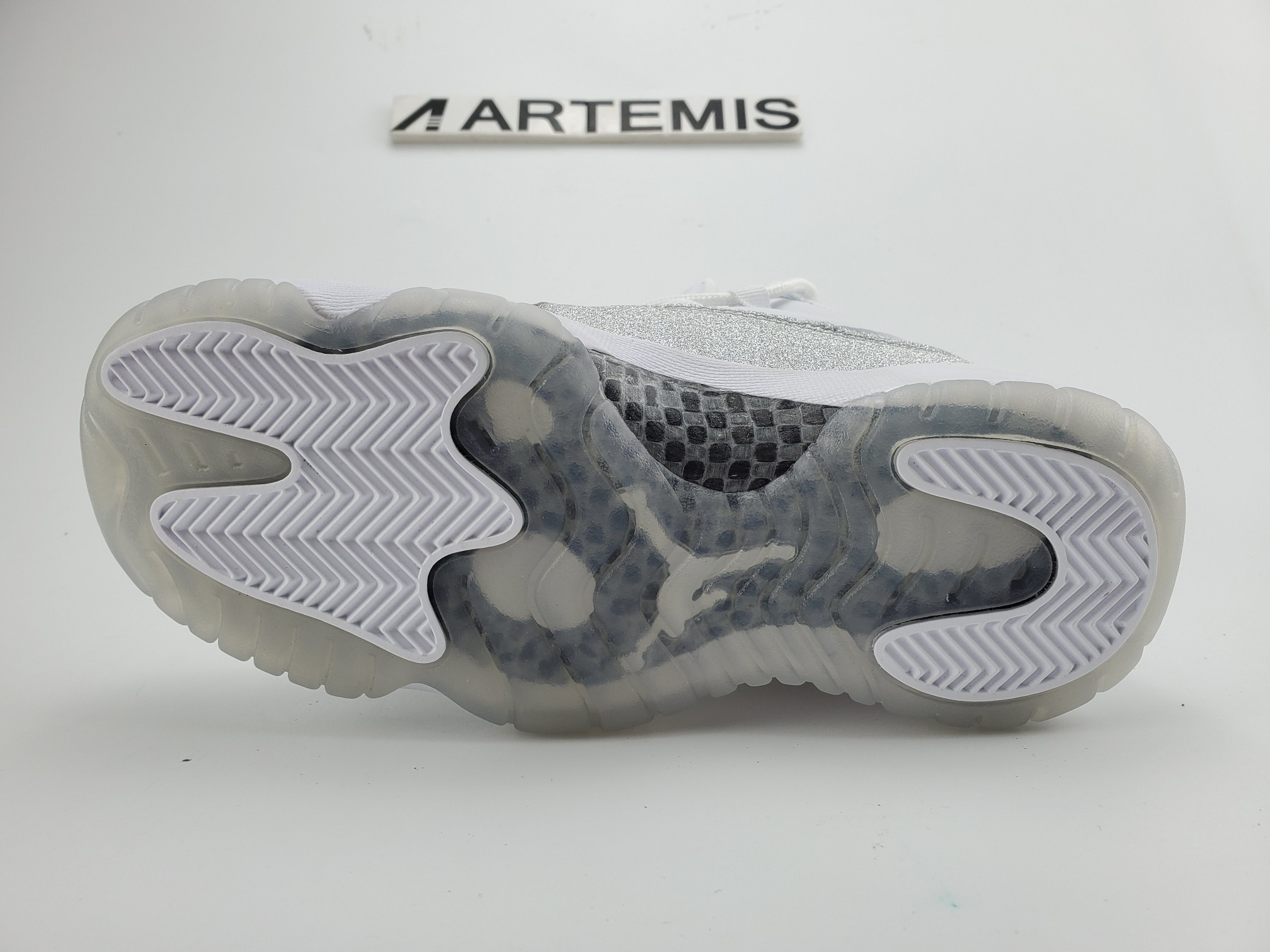 Air Jordan 11 Retro White Metallic Silver