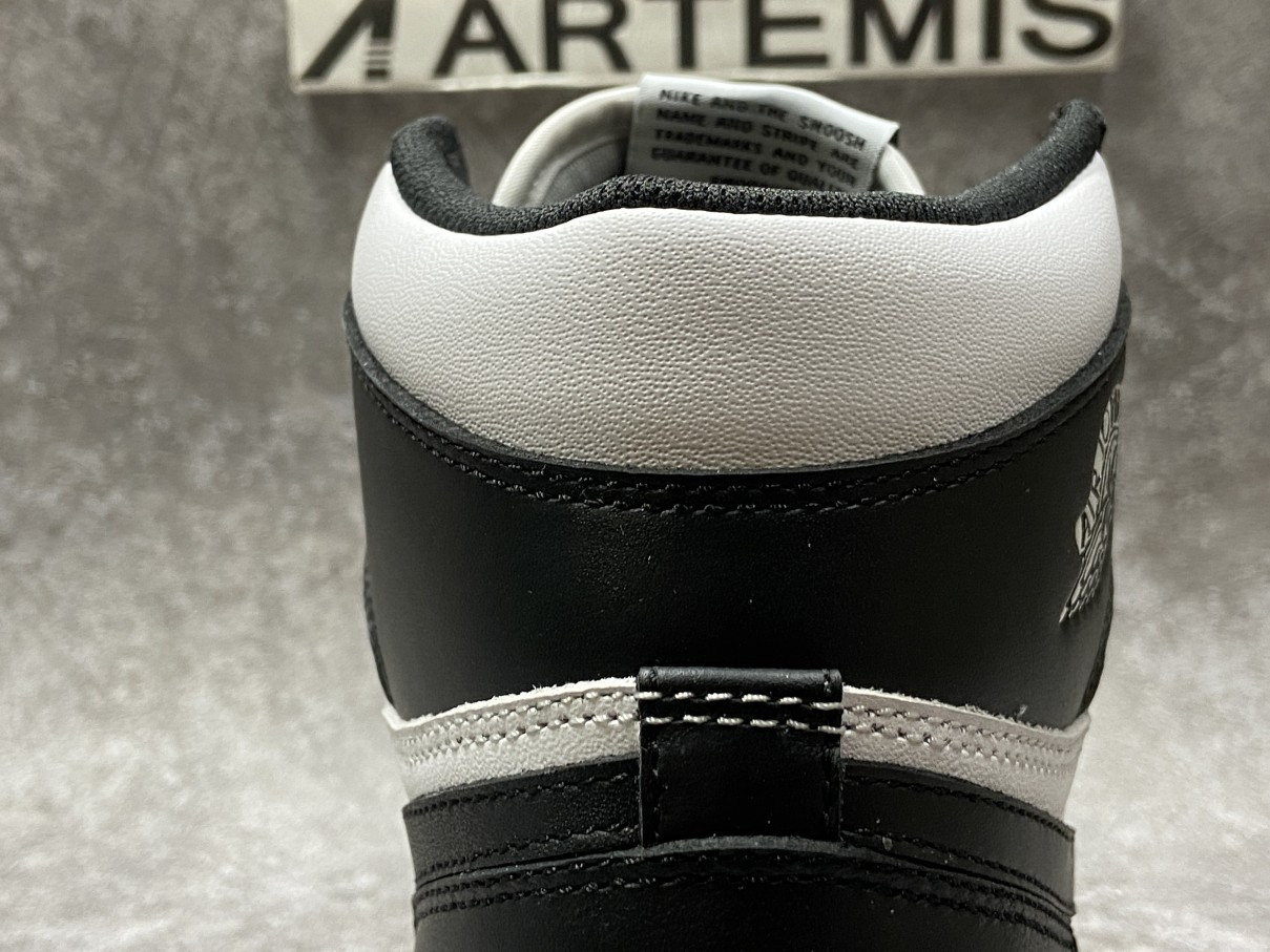 Air Jordan 1 Retro High Black White