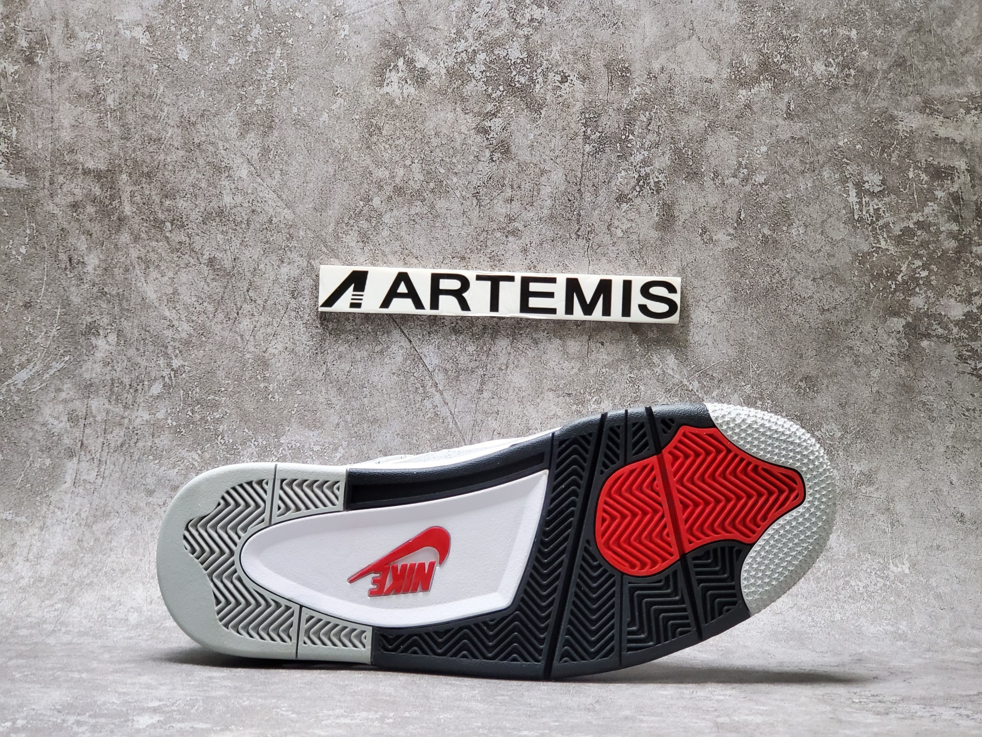 Air Jordan 4 Retro White Cement