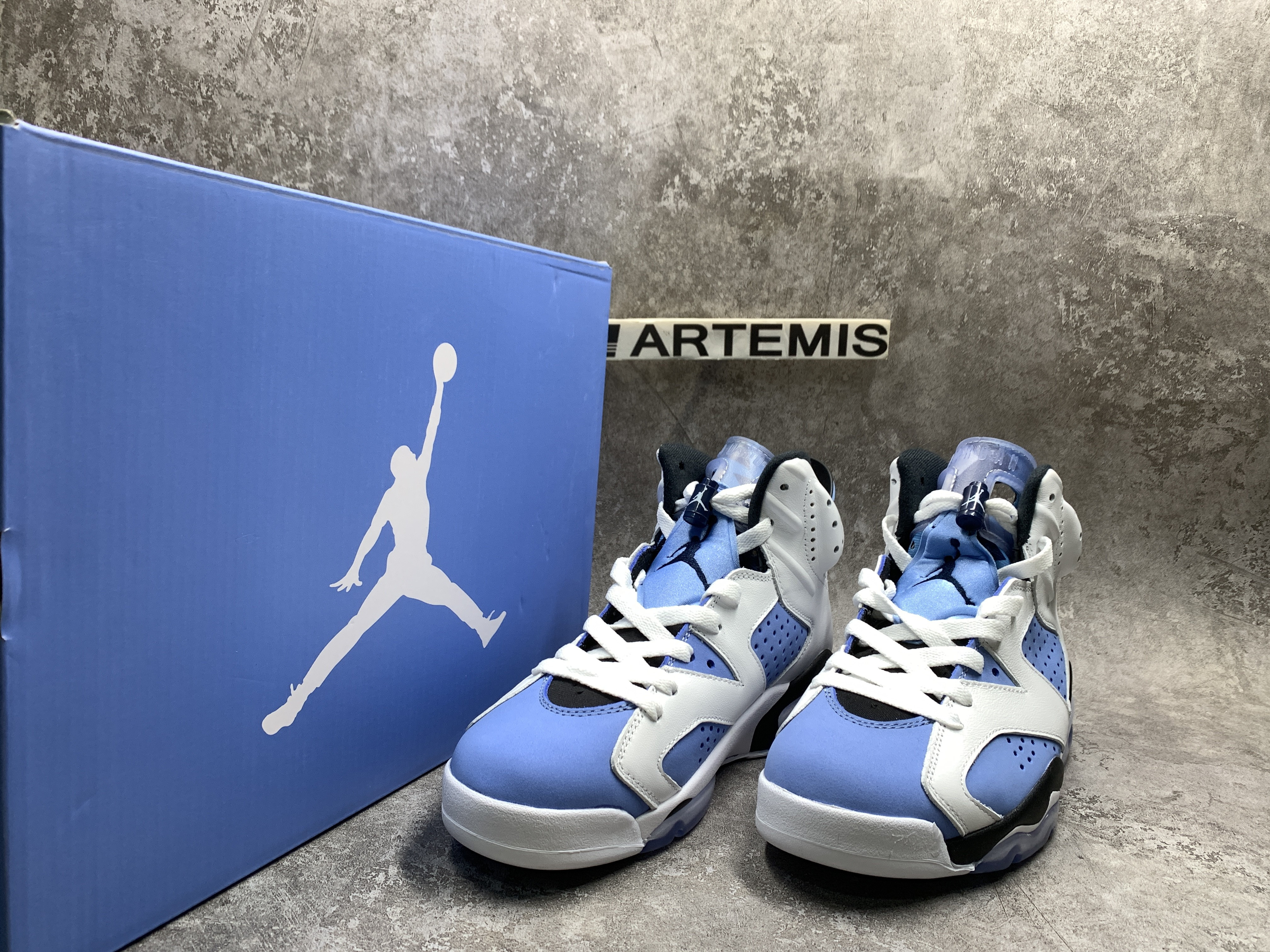 Air Jordan 6 UNC