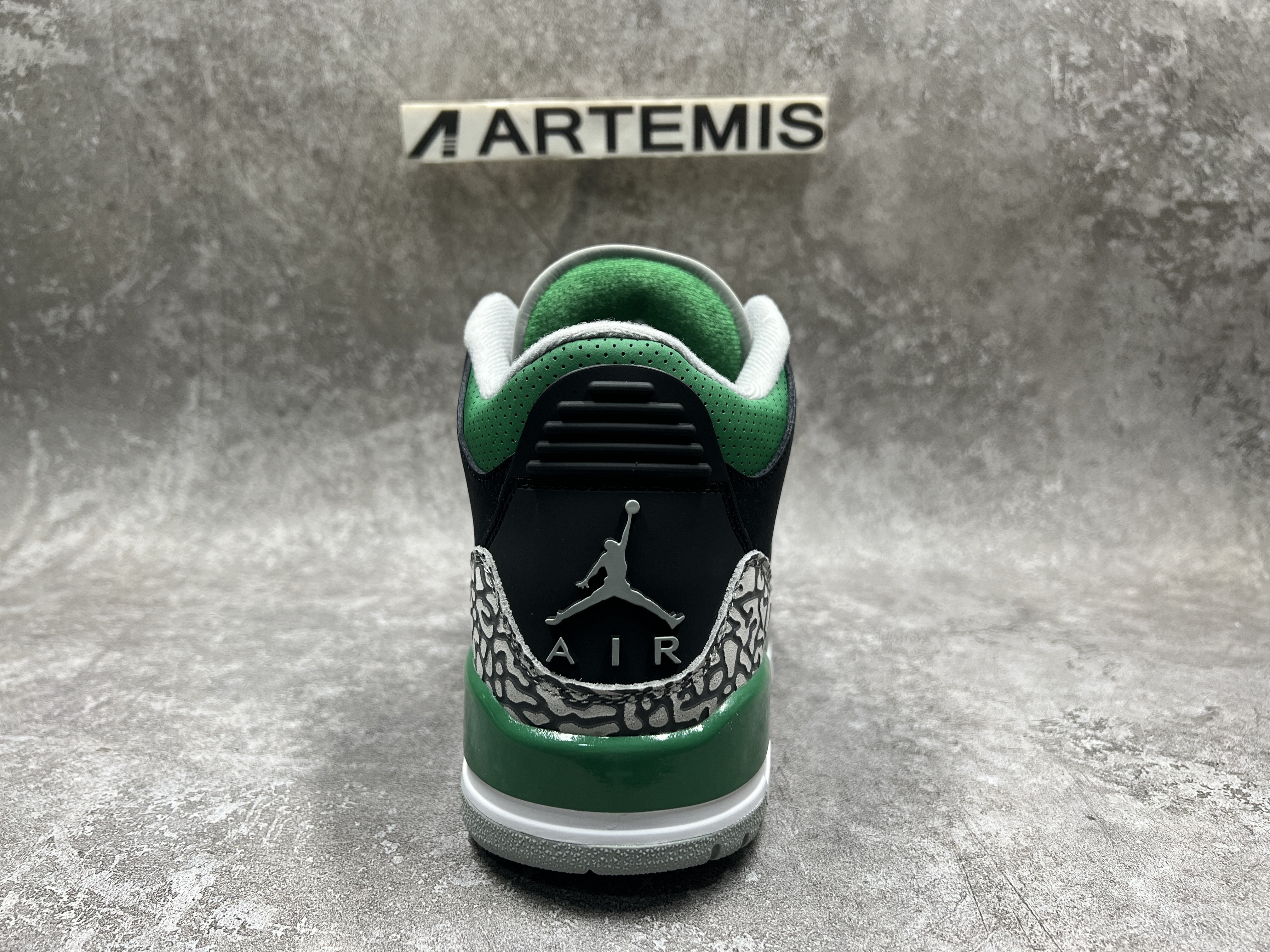Air Jordan 3  Retro Pine Green