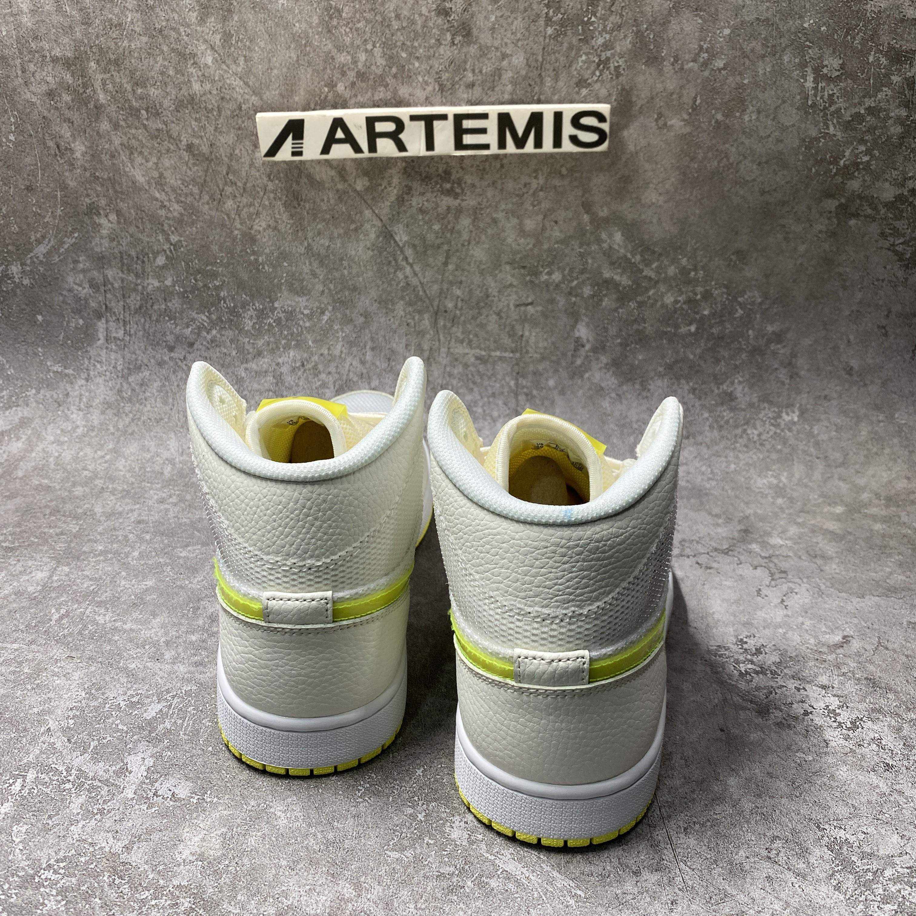 Air Jordan 1 Mid SE Voltage Yellow