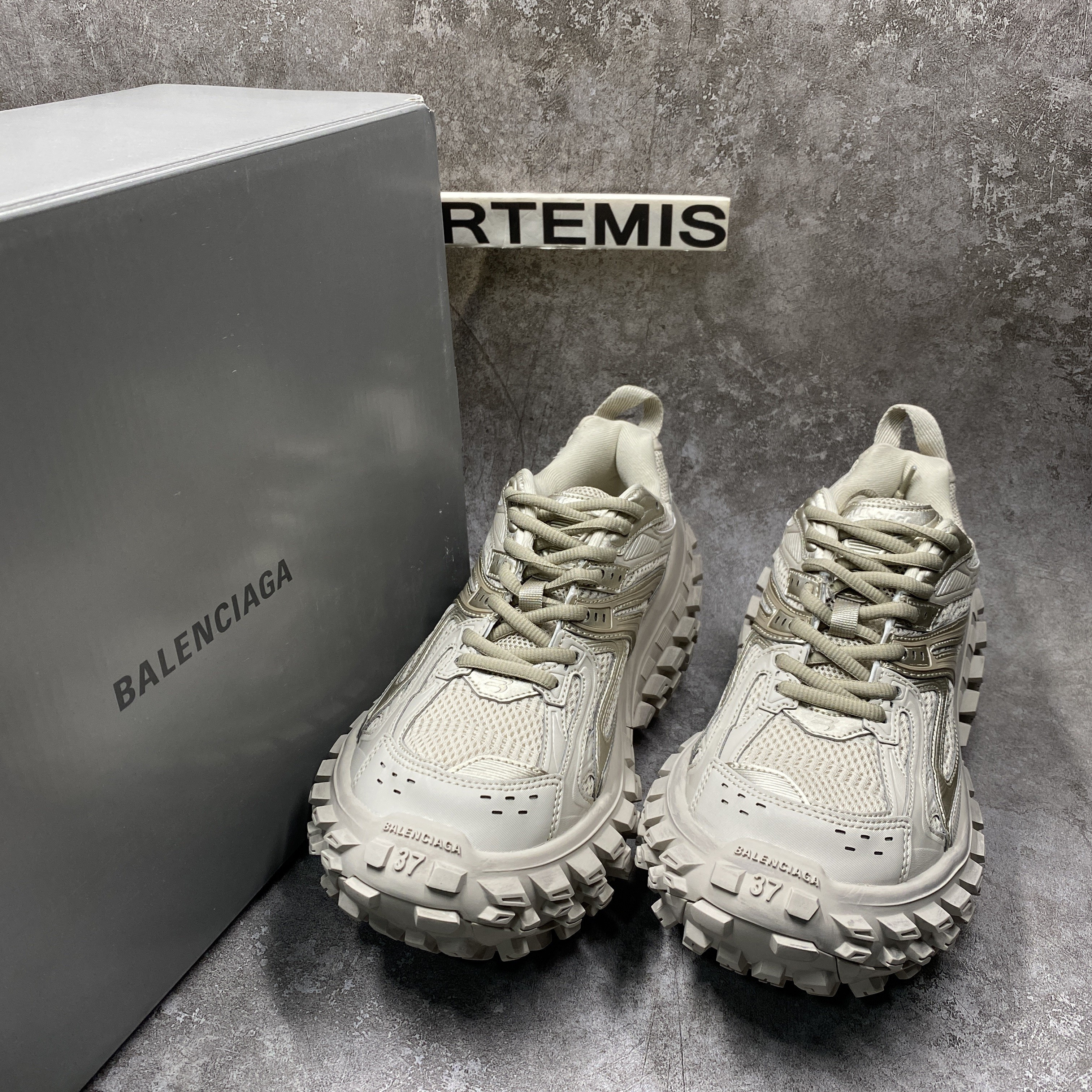 Balenciga Defender Beige