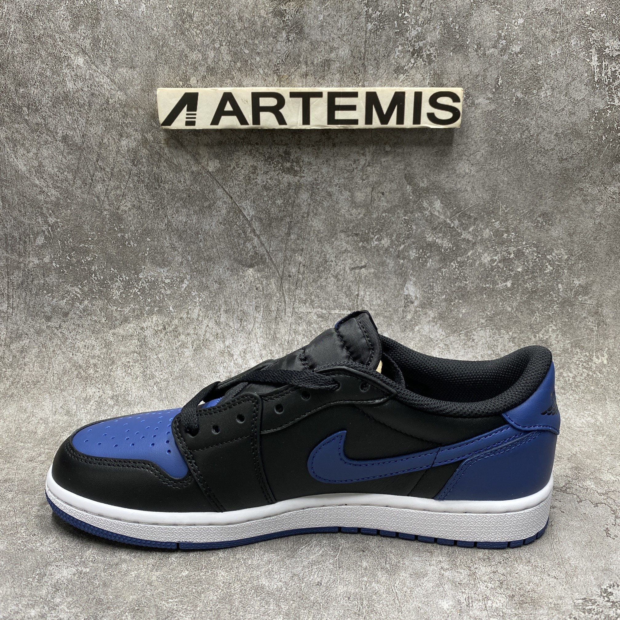 Jordan 1 Retro Low OG Mystic Navy