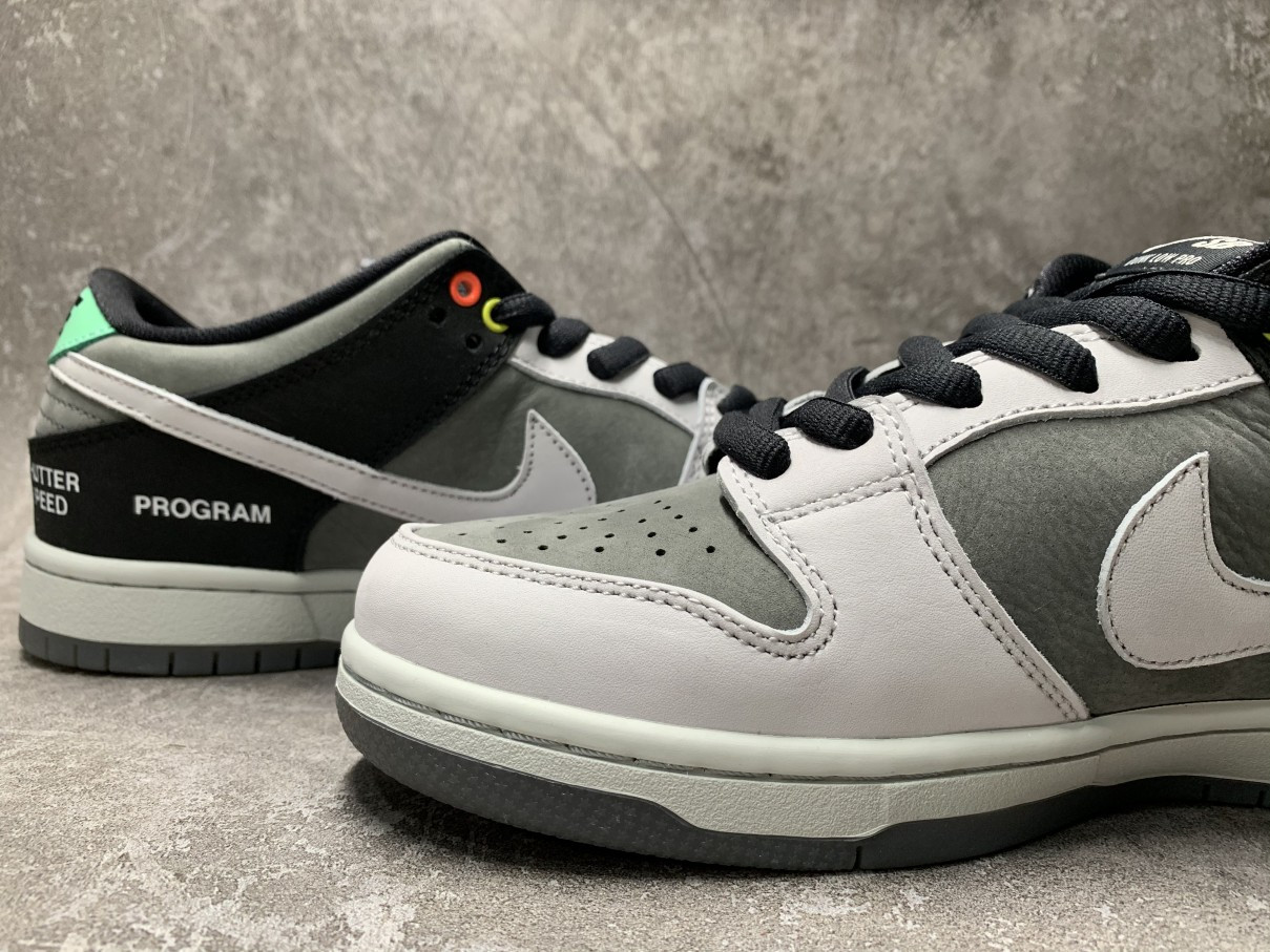 Nike SB Dunk Low VX1000