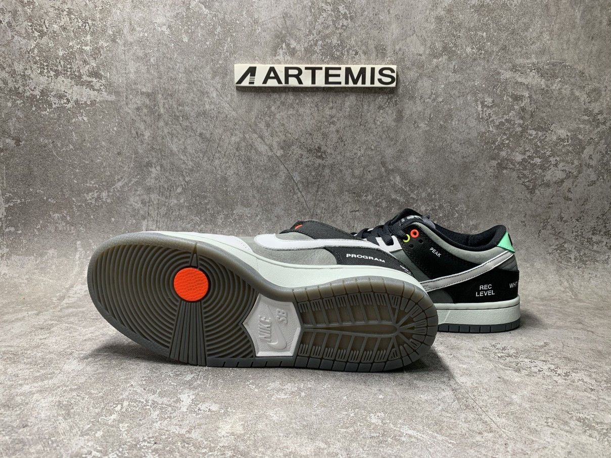 Nike SB Dunk Low VX1000