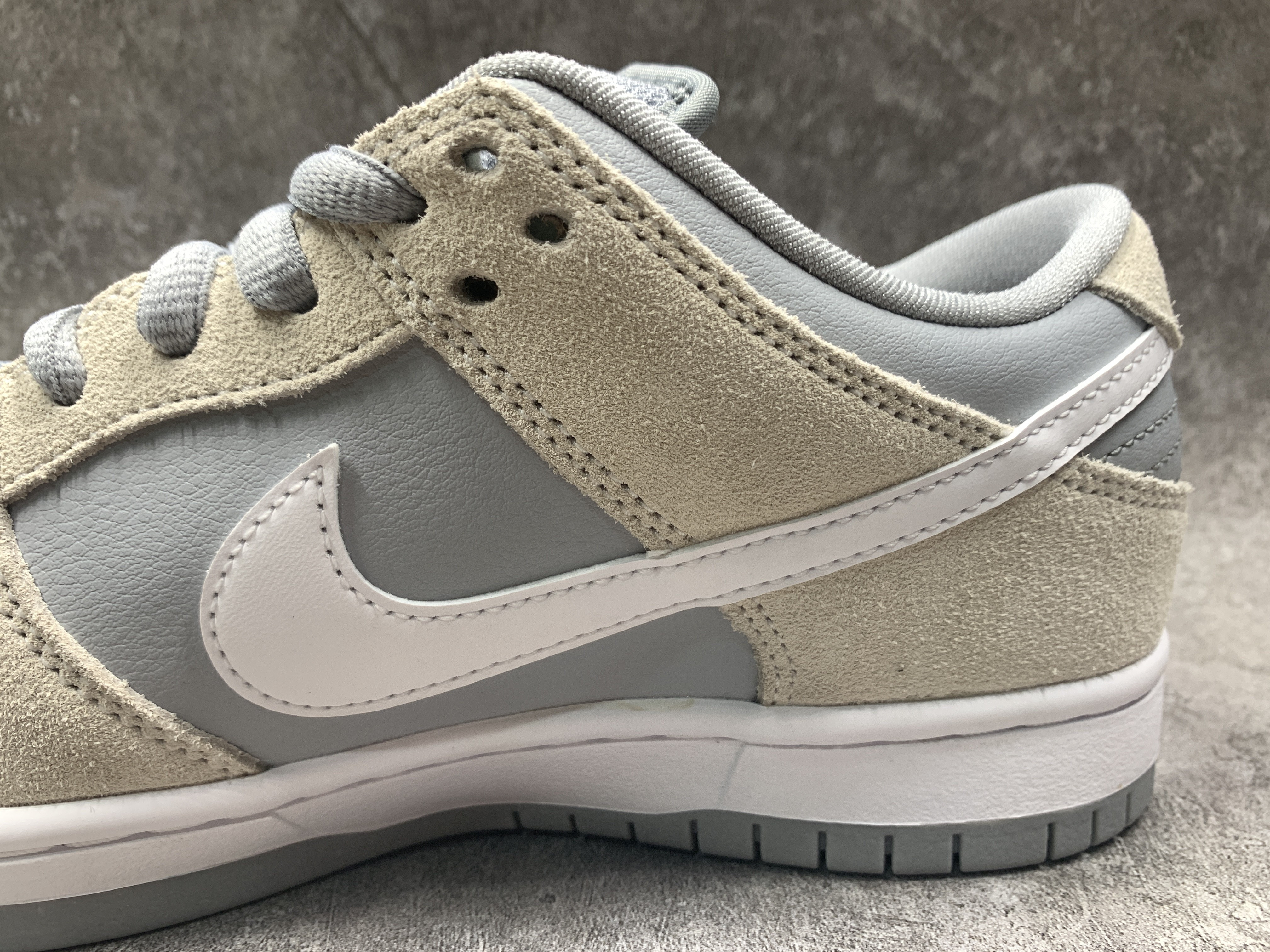 Nike SB Dunk Low Summit White Wolf Grey