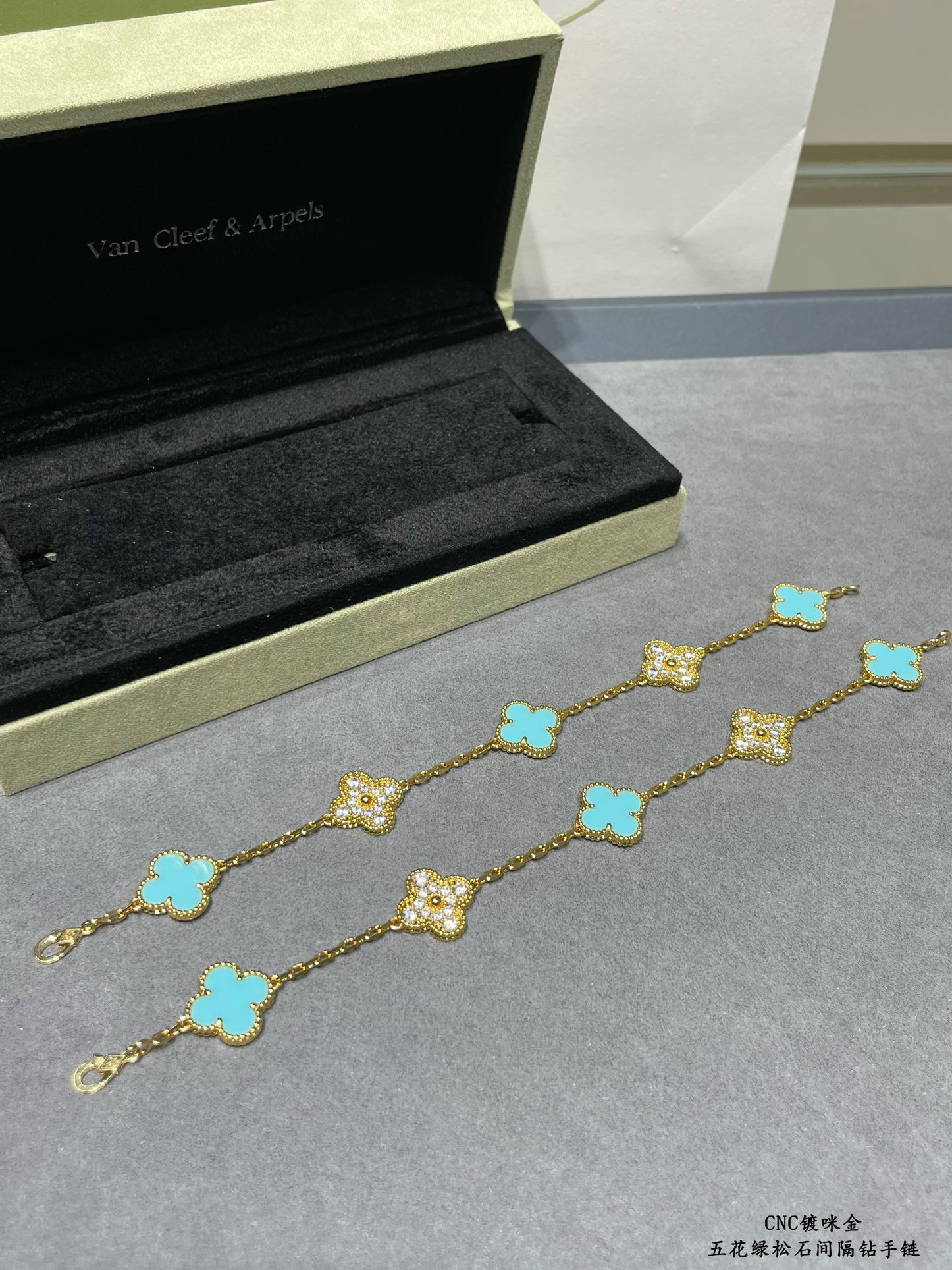 v*n cl*f & arpels turquoise interval Di*m*nd five-flower four-leaf clover bracelet