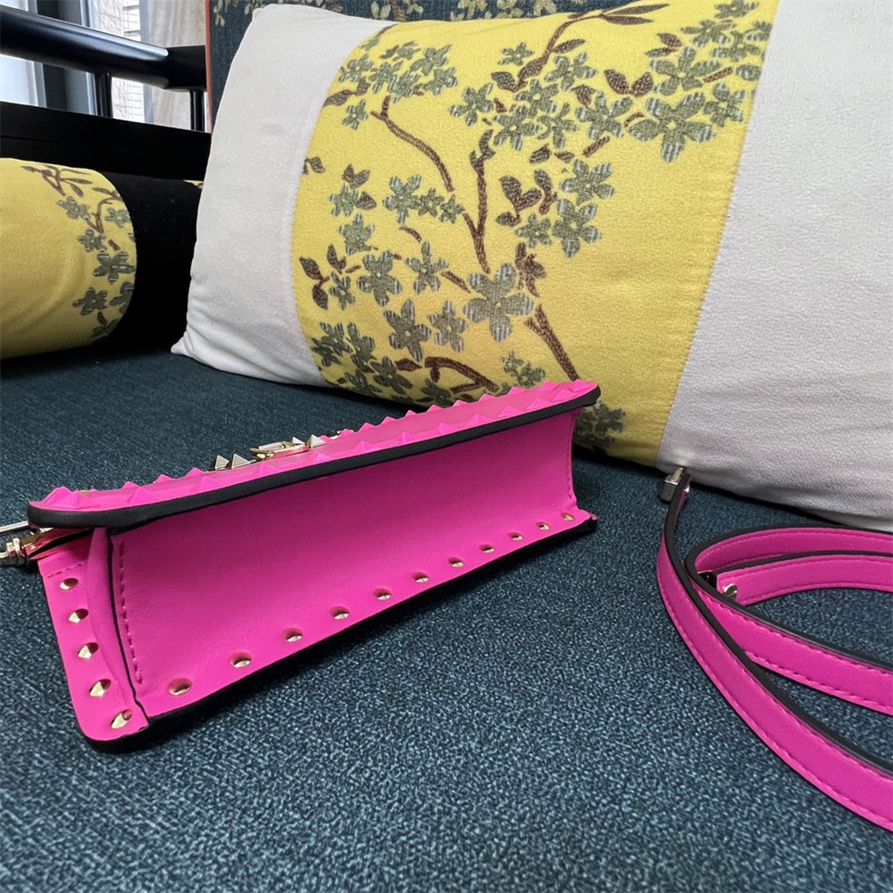 VALENTINO GARAVANI ROCKSTUD23 SMALL SMOOTH CALFSKIN SHOULDER BAG ROSERED