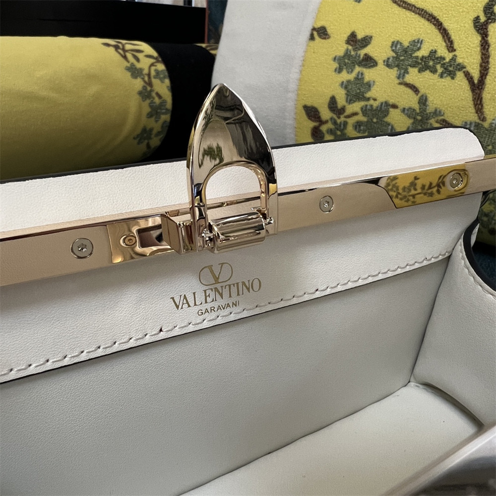 VALENTINO GARAVANI ROCKSTUD23 SMALL SMOOTH CALFSKIN SHOULDER BAG IVORY