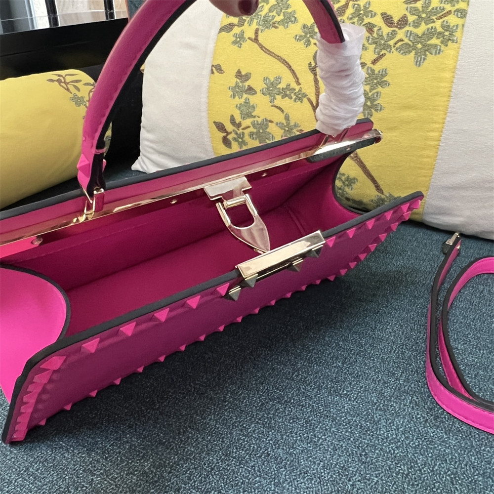 VALENTINO GARAVANI ROCKSTUD23 smooth calfskin handbag