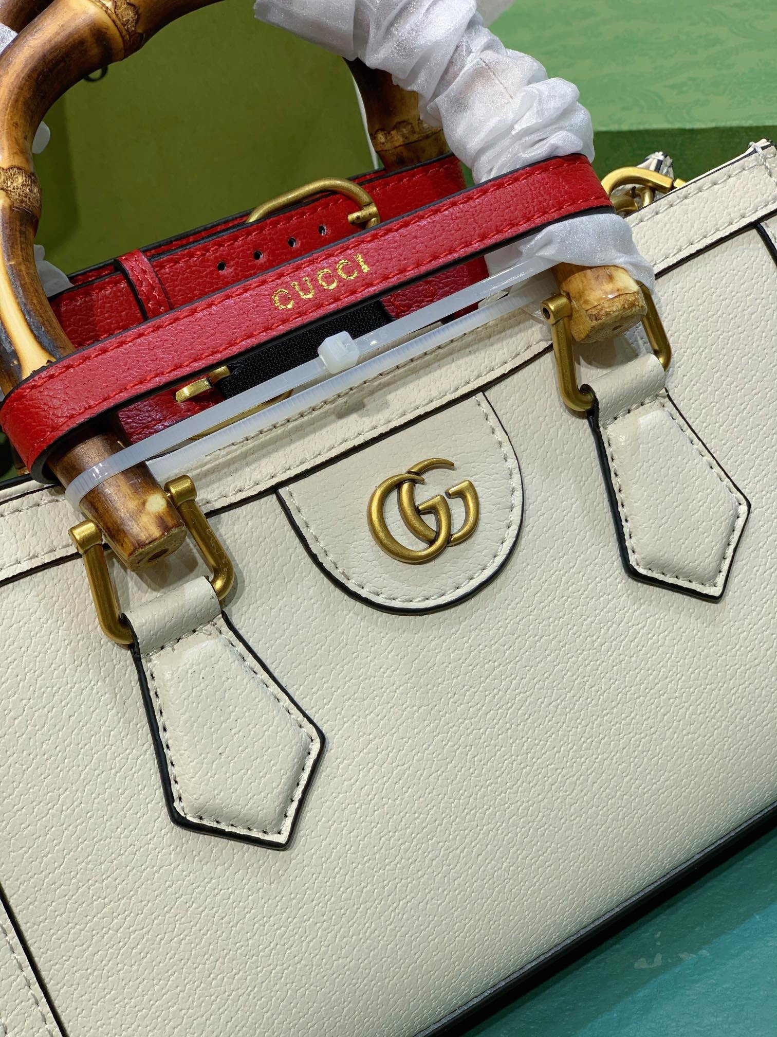 G*u*i diana small shoulder bag white 25w x 16h x 9d cm