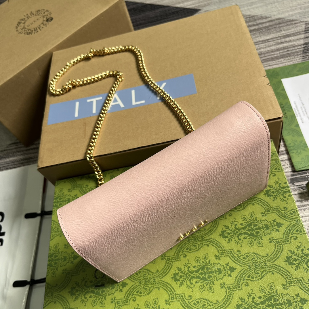 chain wallet with G*u*i script pink 7.8"w x 5"h x 1.6"d