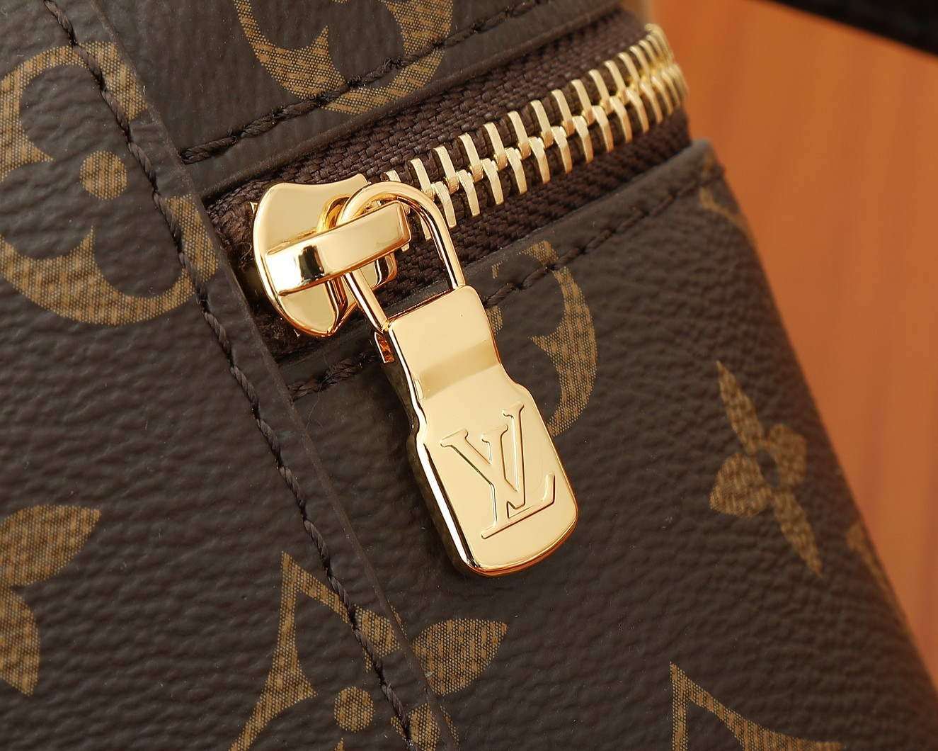 LV M47125 Vanity Chain Pouch 19 x 11.5 x 6.5 cm