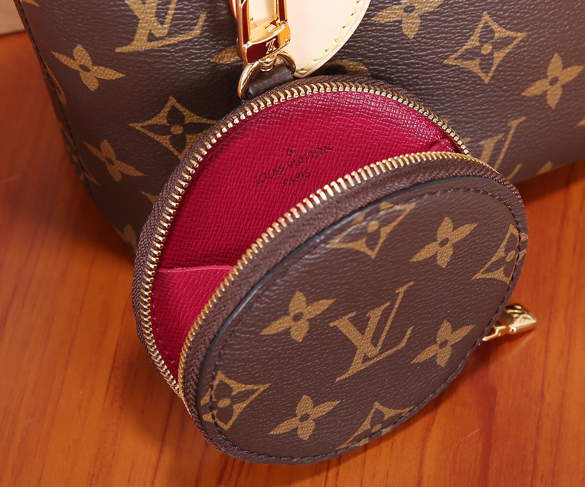 LV M46786 Neverfull BB 24 x 14 x 9 cm