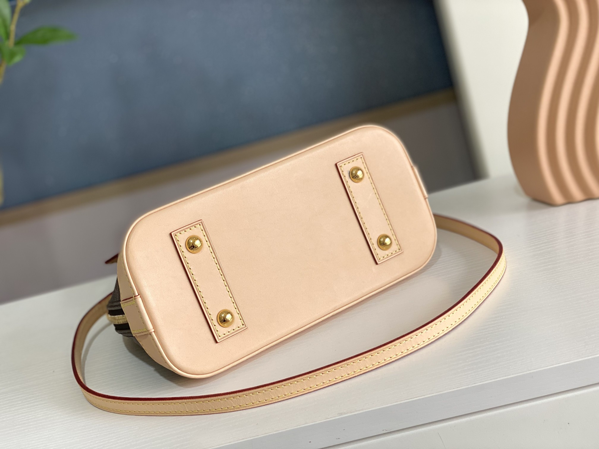 LV M53152 Alma BB 9.3 x 6.9 x 4.5 inches