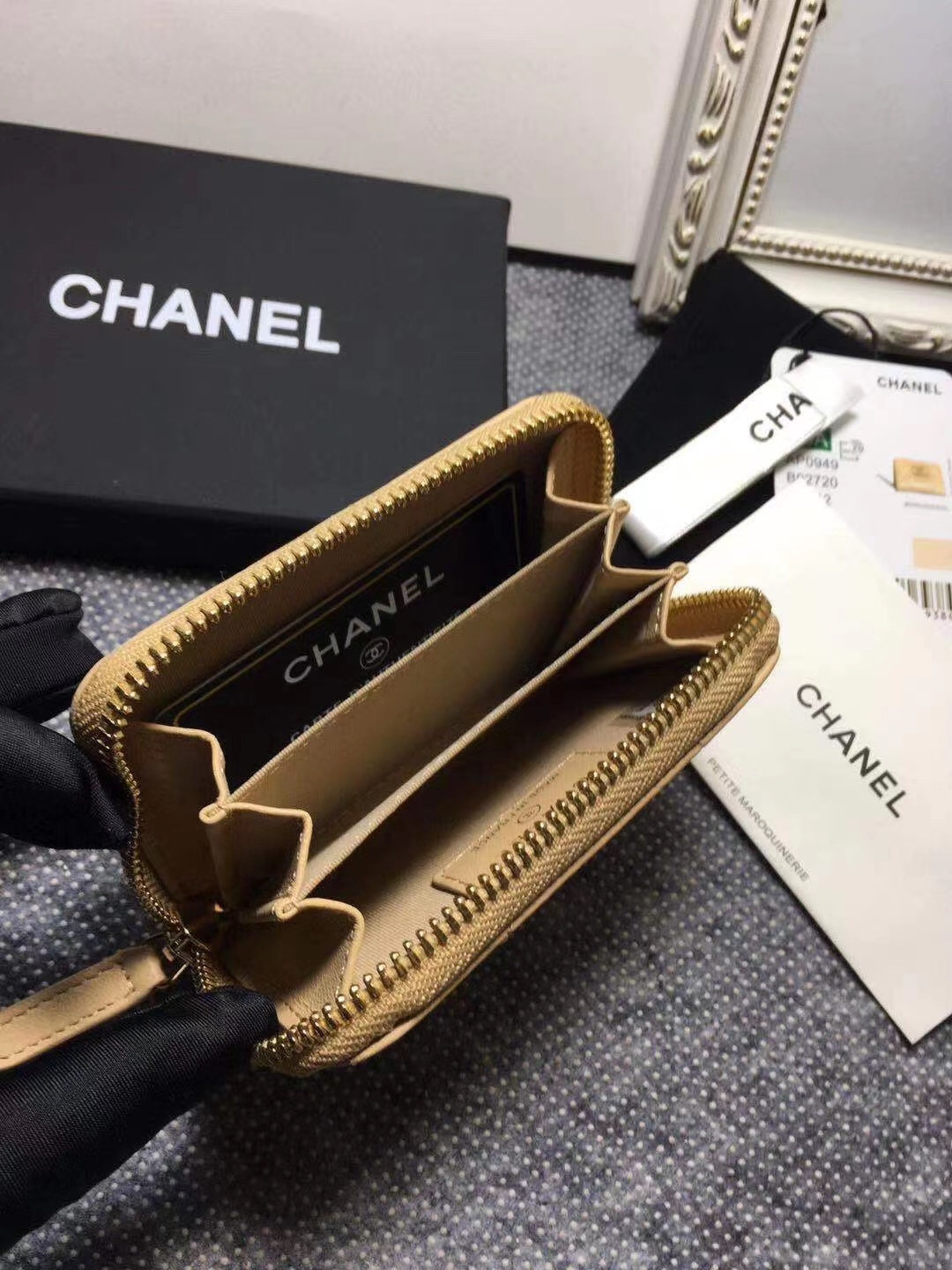 Ch*el zipped coin purse 7.5x 11x 2.5cm