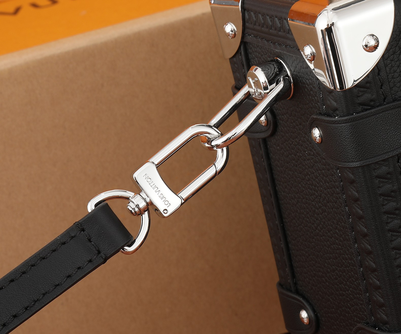 LV Side Trunk MM M25160  8.3 x 5.5 x 2.4 inches