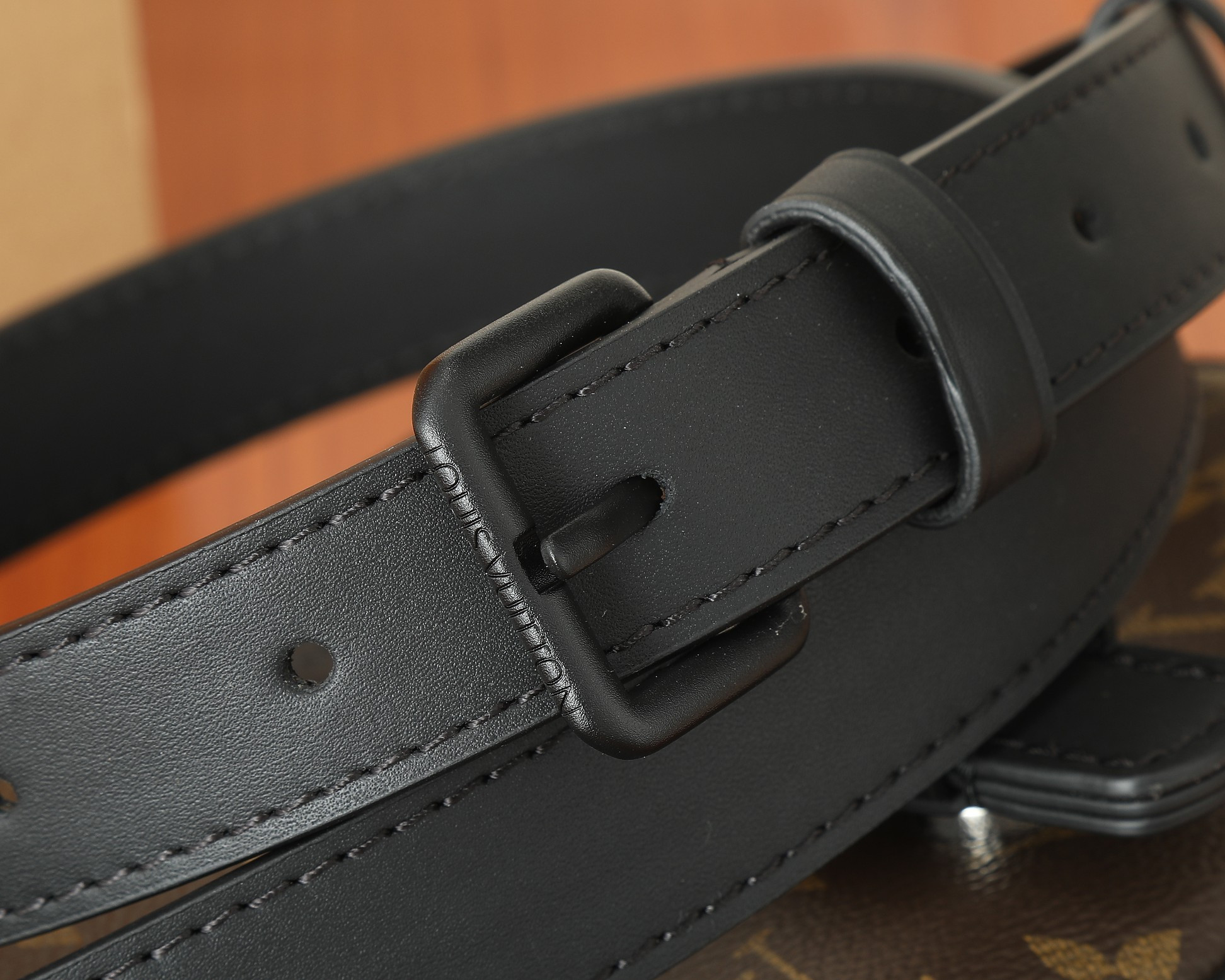 LV Montsouris Messenger PM M47060 7.9 x 6.7 x 2.8 inches